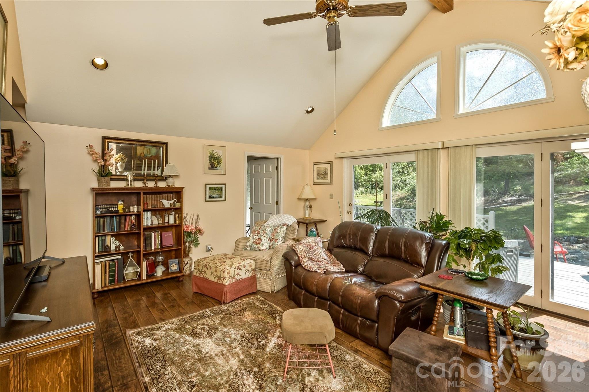10 Applecross Road — Weaverville