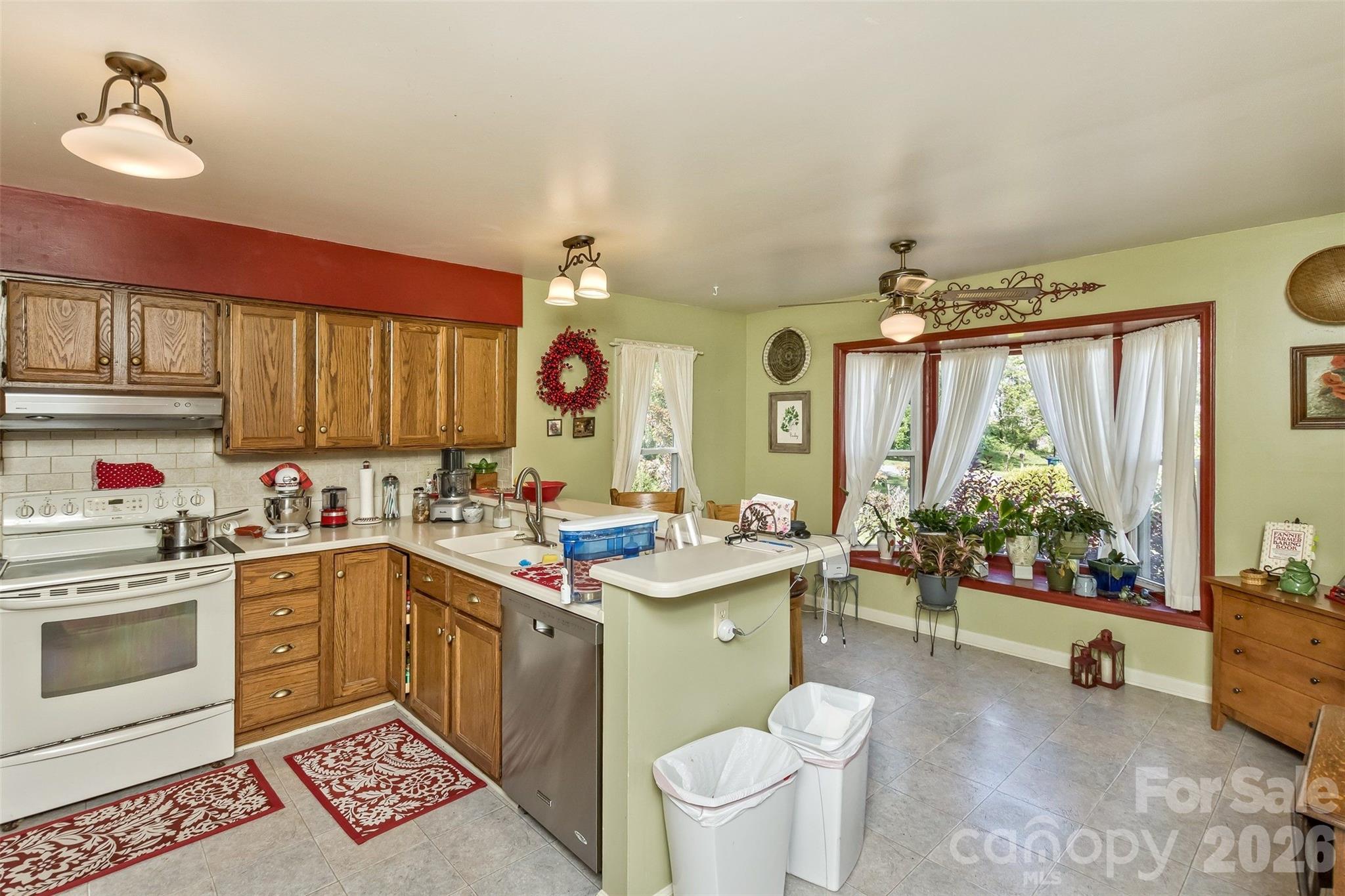 10 Applecross Road — Weaverville