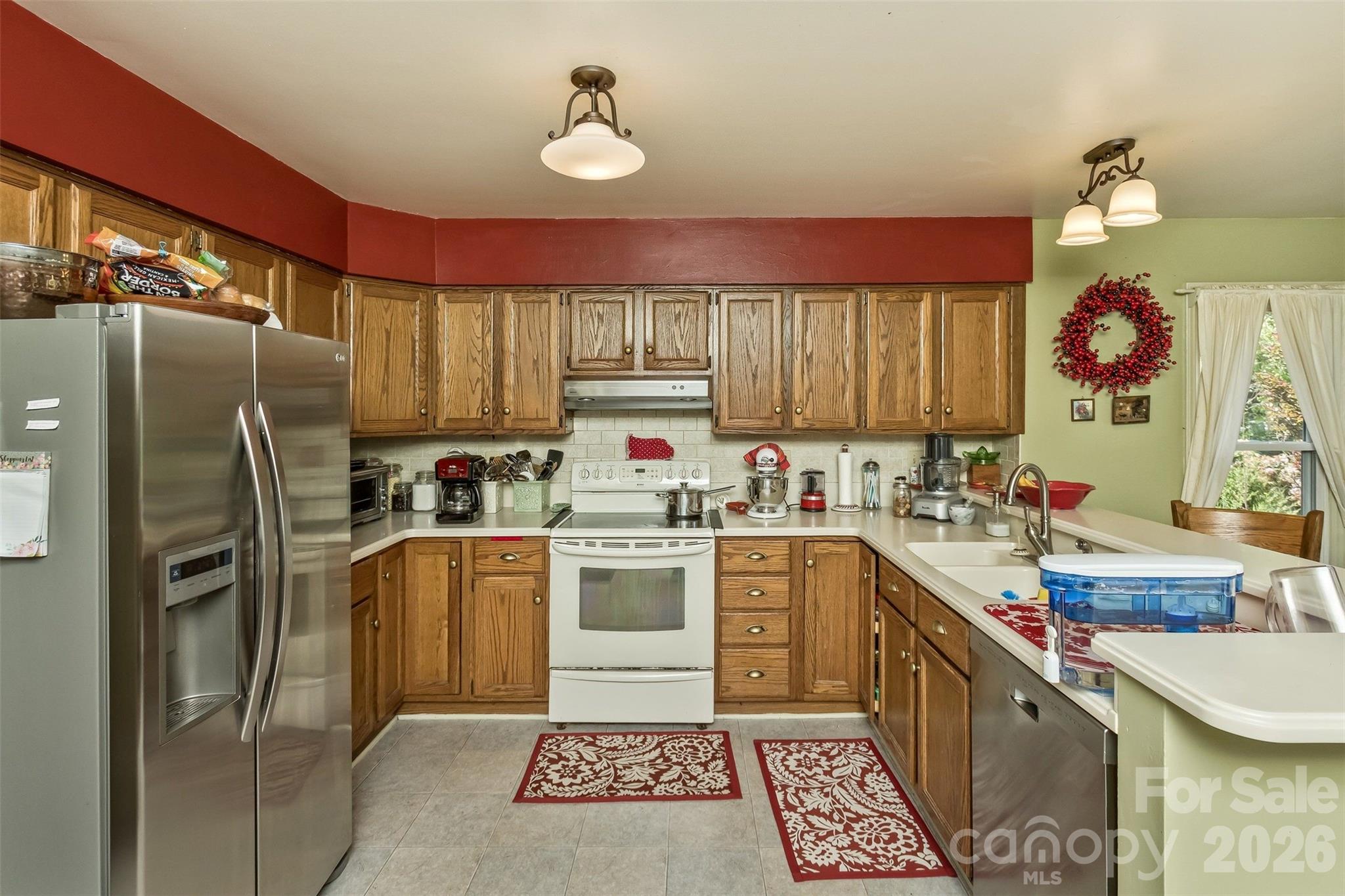 10 Applecross Road — Weaverville