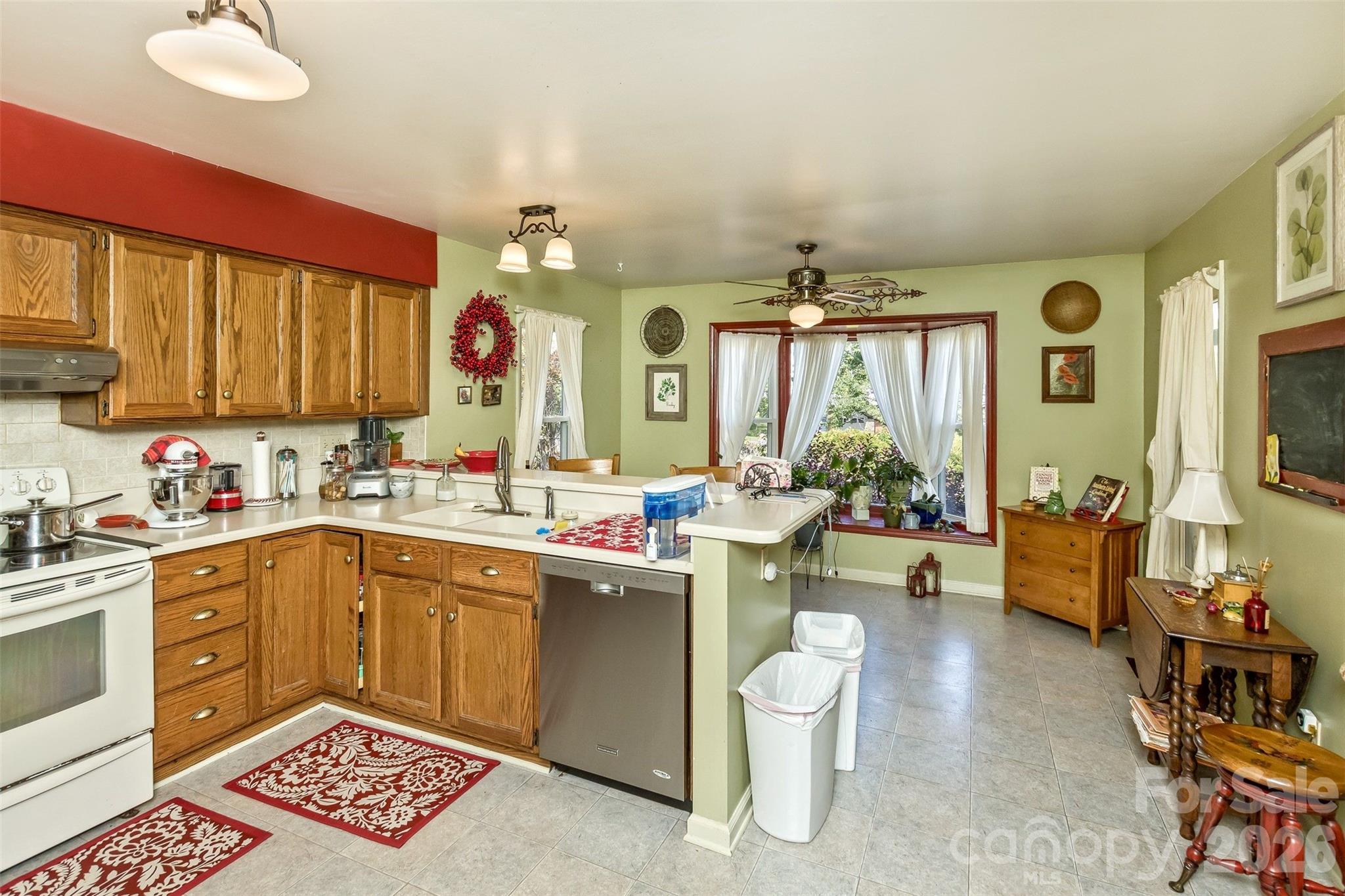 10 Applecross Road — Weaverville