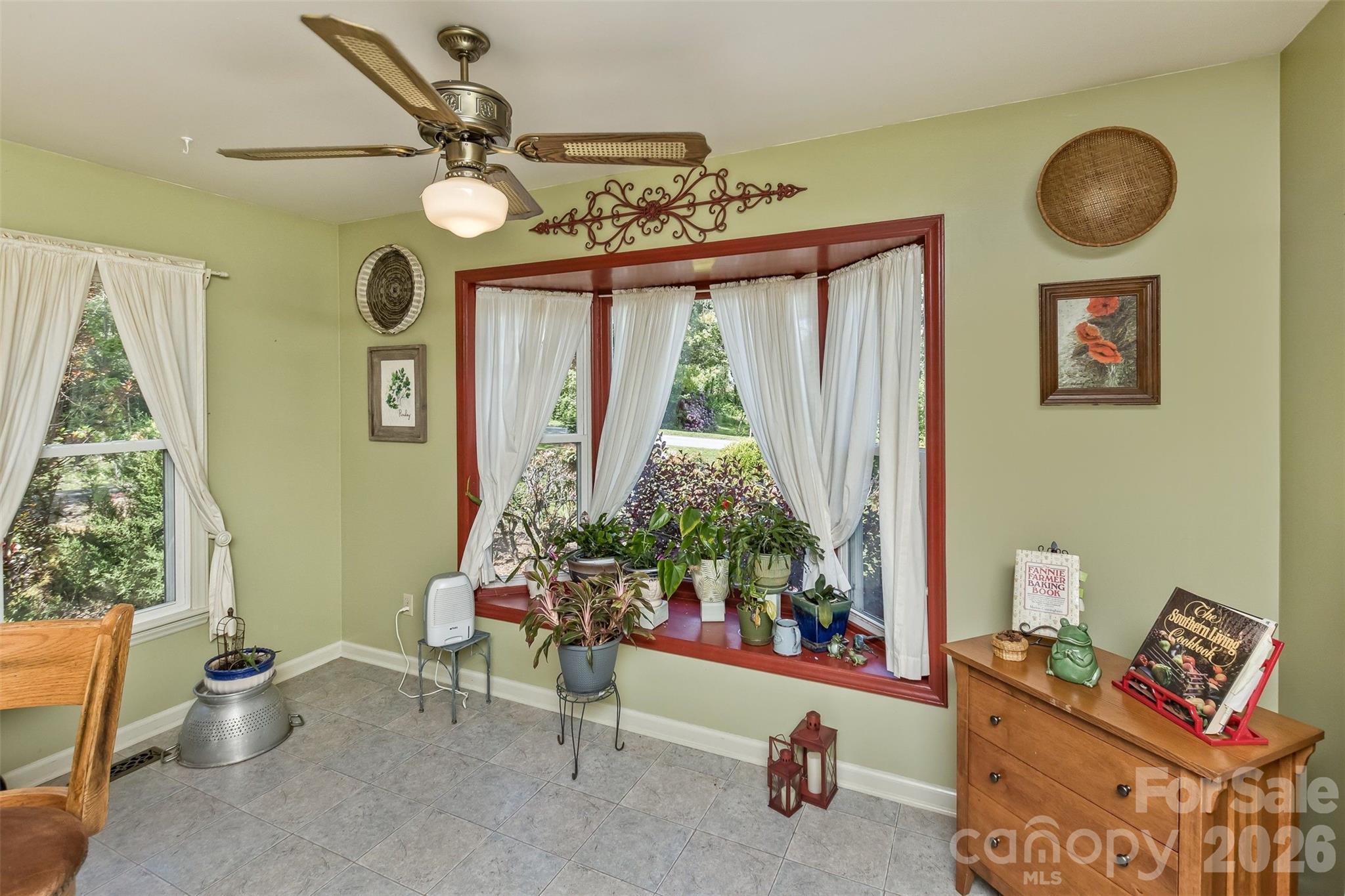 10 Applecross Road — Weaverville