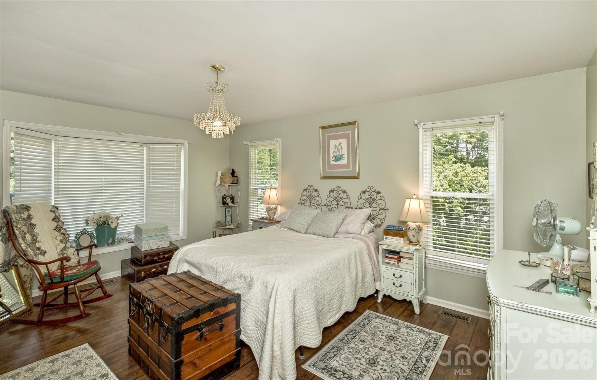 10 Applecross Road — Weaverville