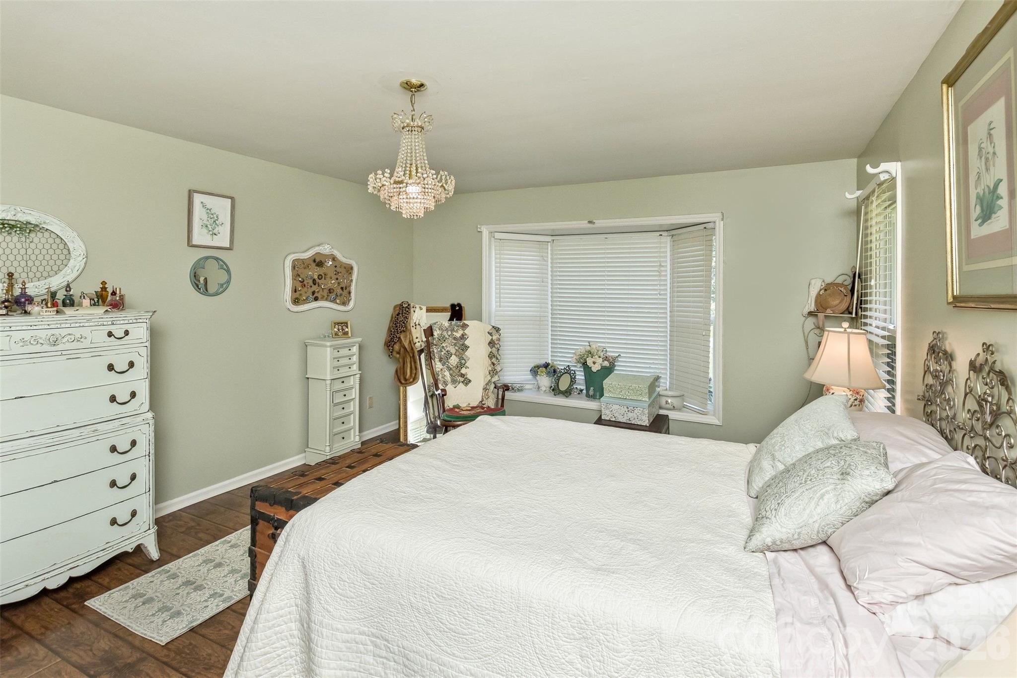 10 Applecross Road — Weaverville