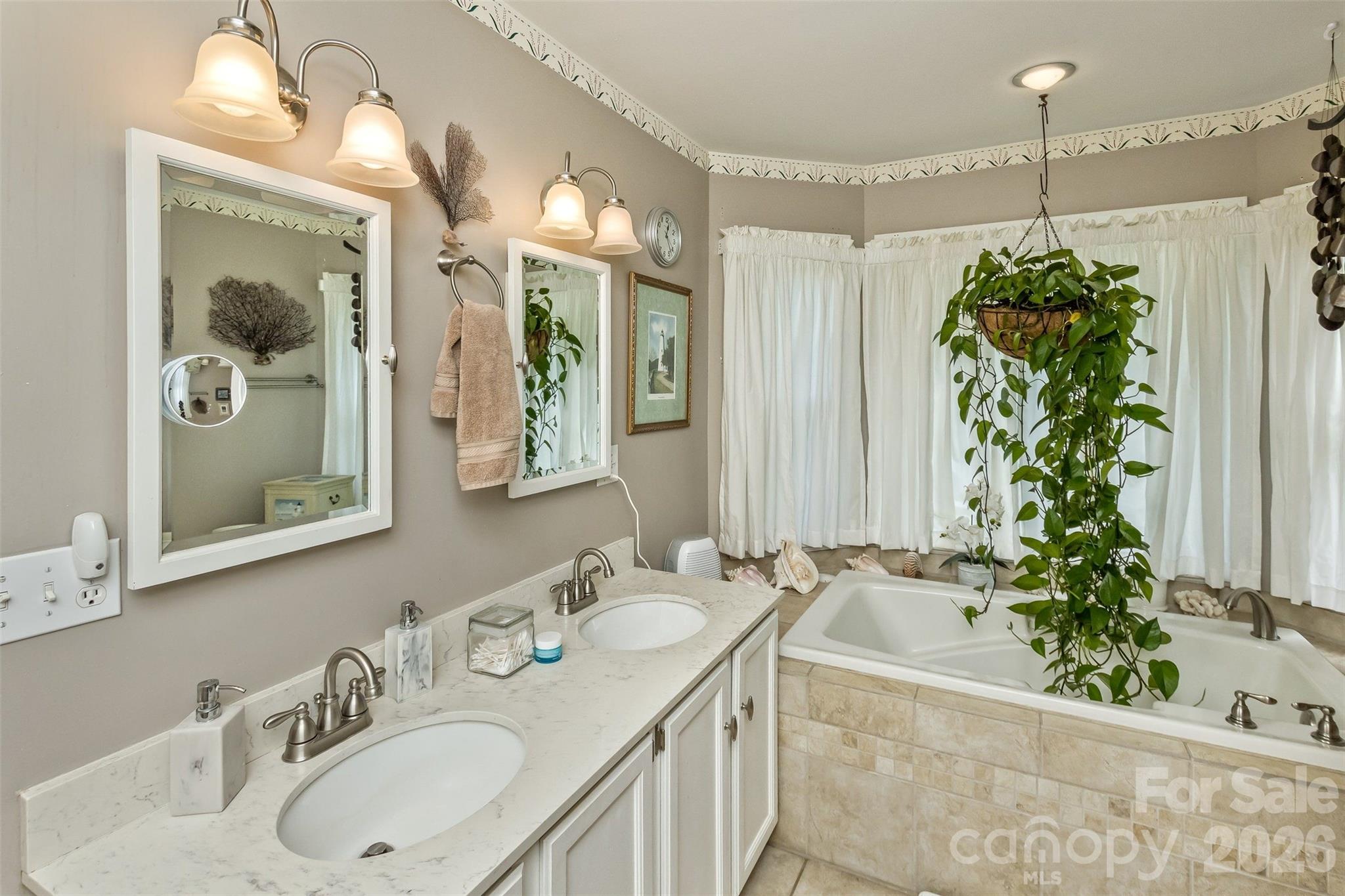 10 Applecross Road — Weaverville