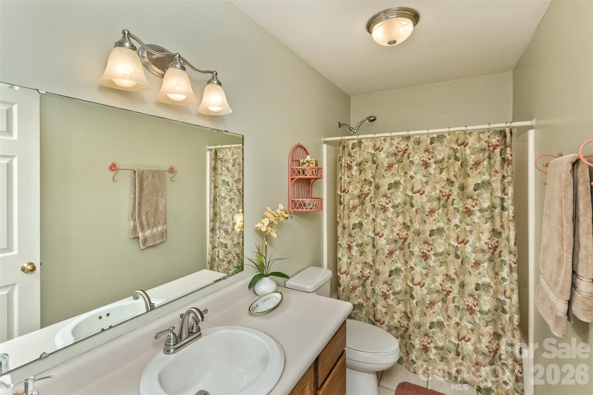 10 Applecross Road — Weaverville