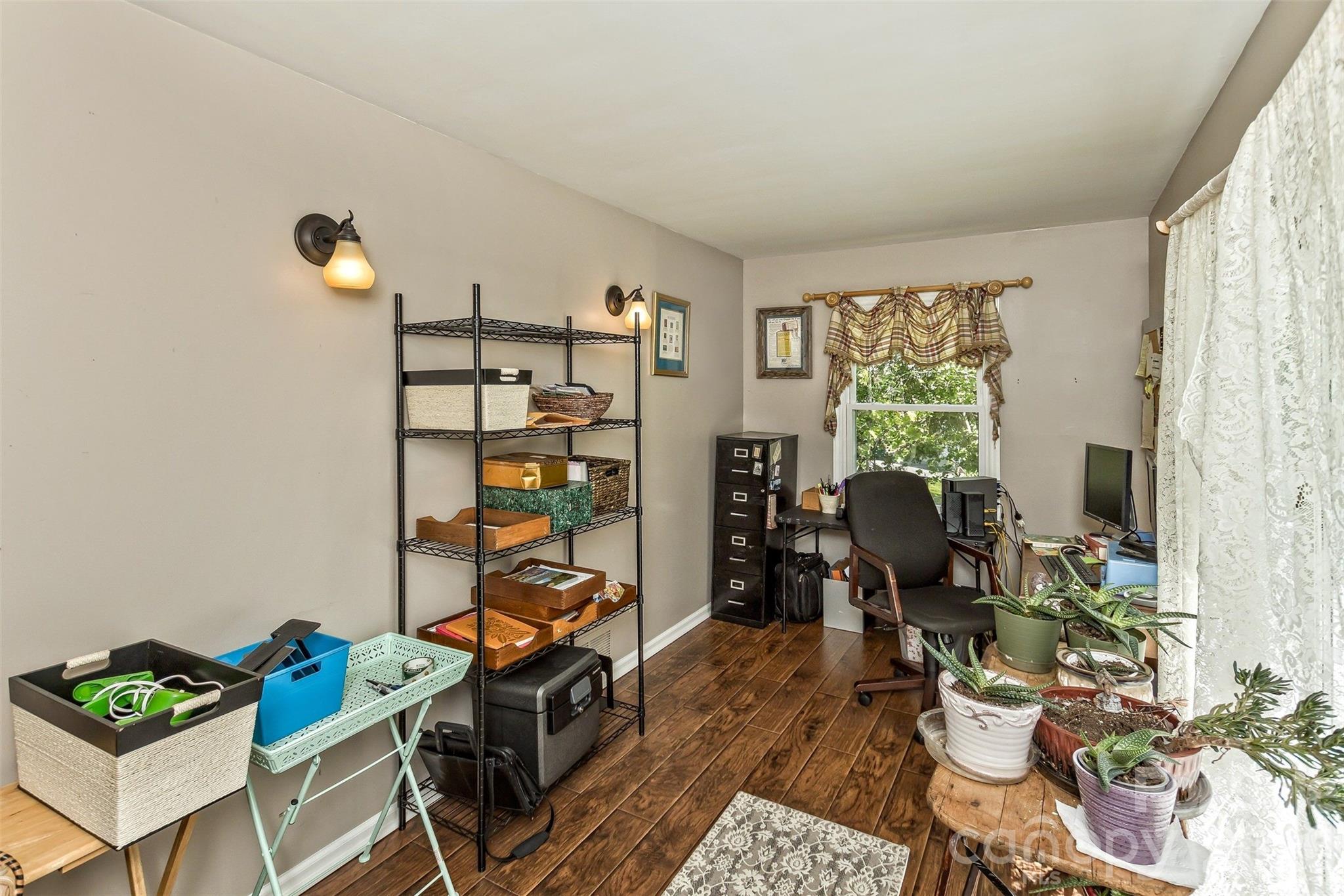 10 Applecross Road — Weaverville