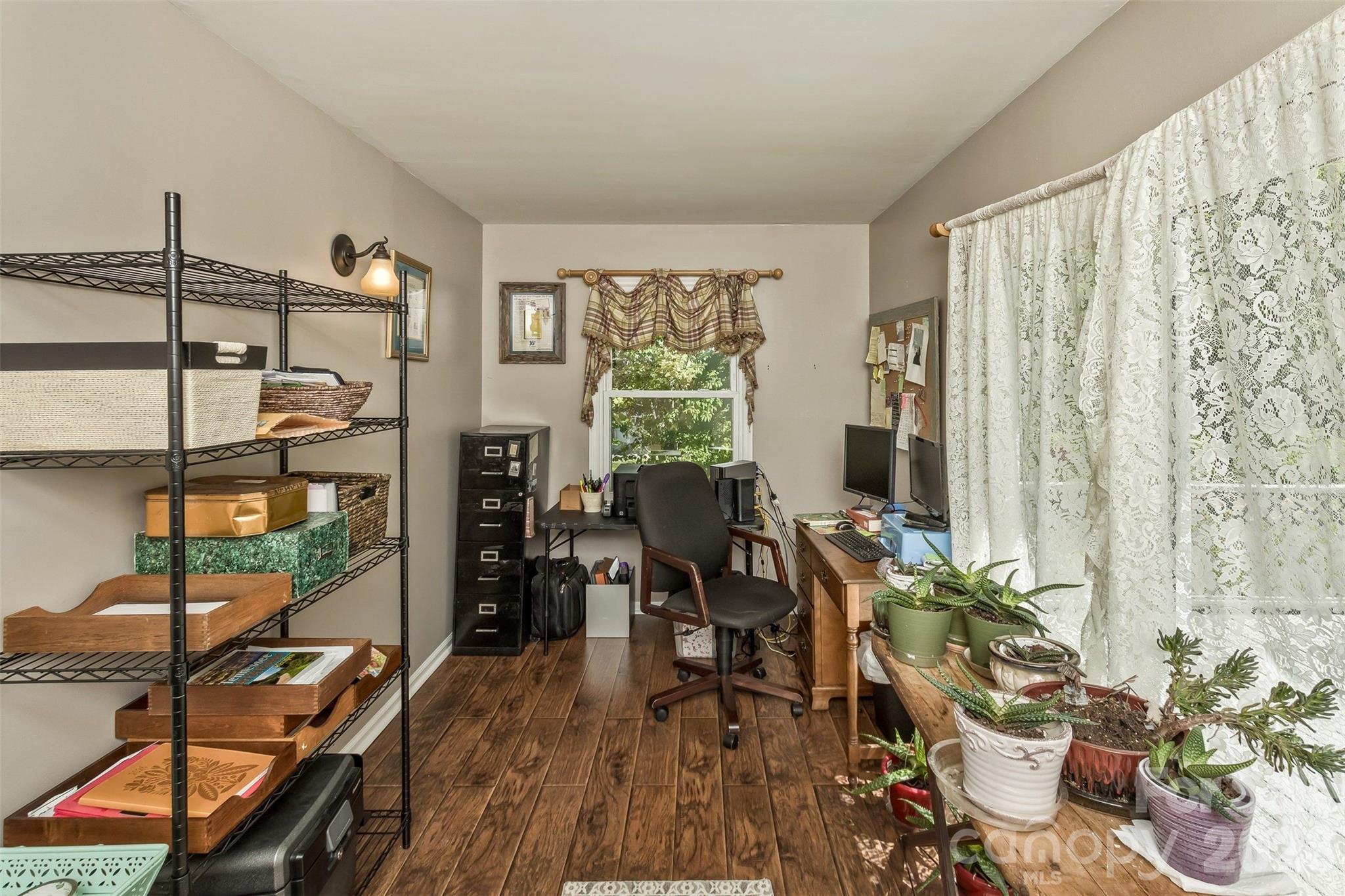 10 Applecross Road — Weaverville