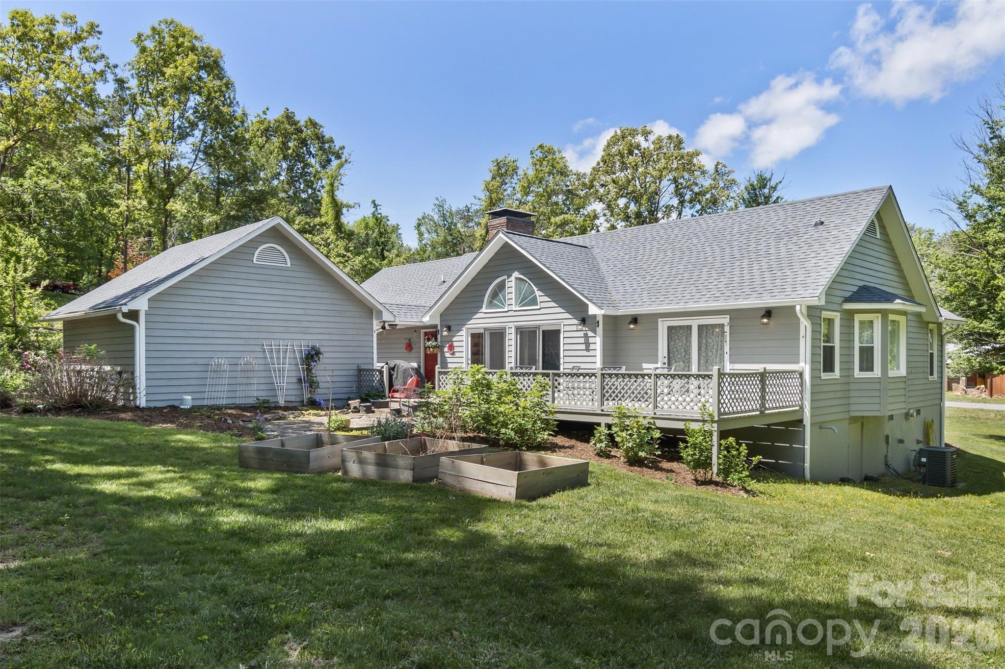 10 Applecross Road — Weaverville