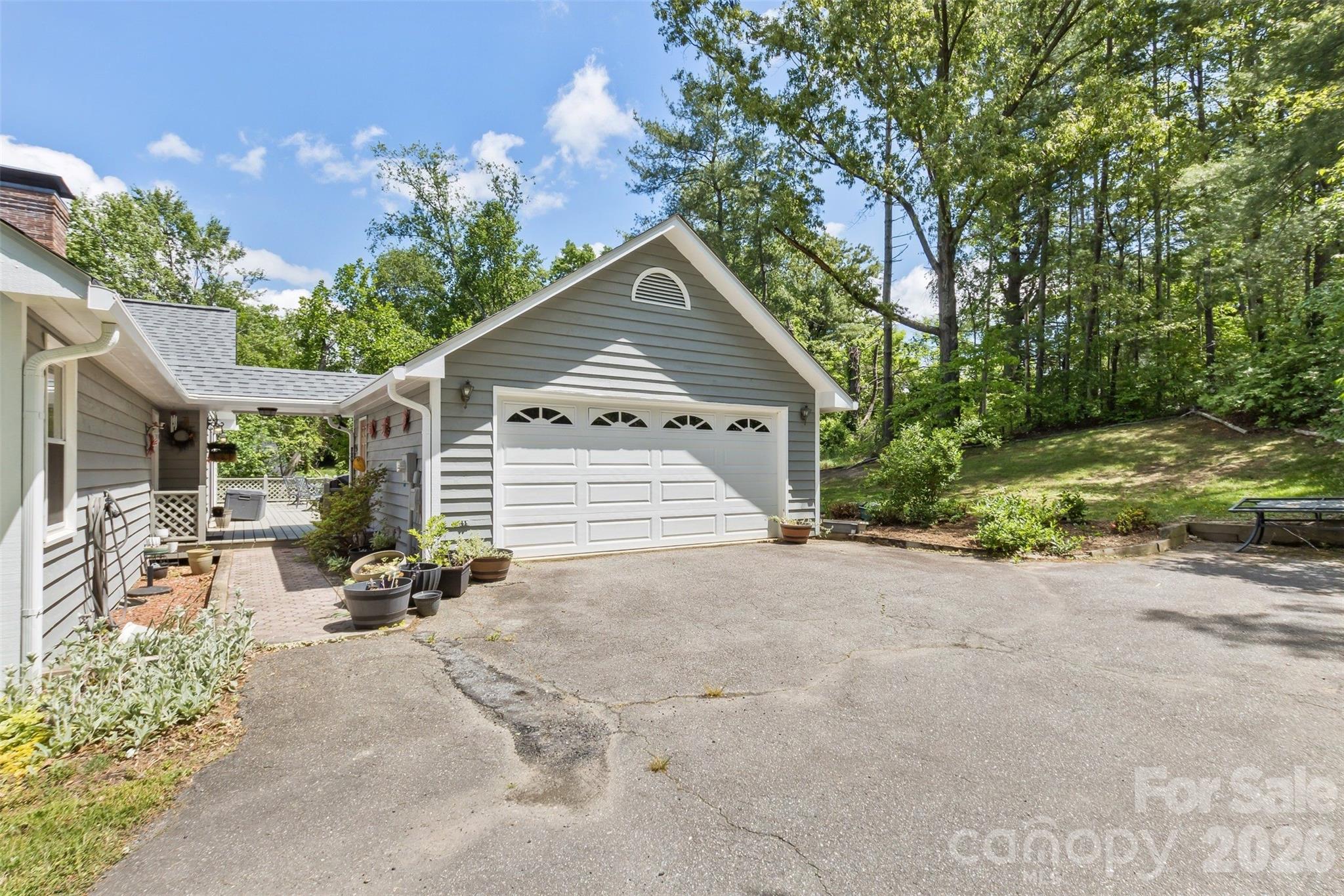 10 Applecross Road — Weaverville