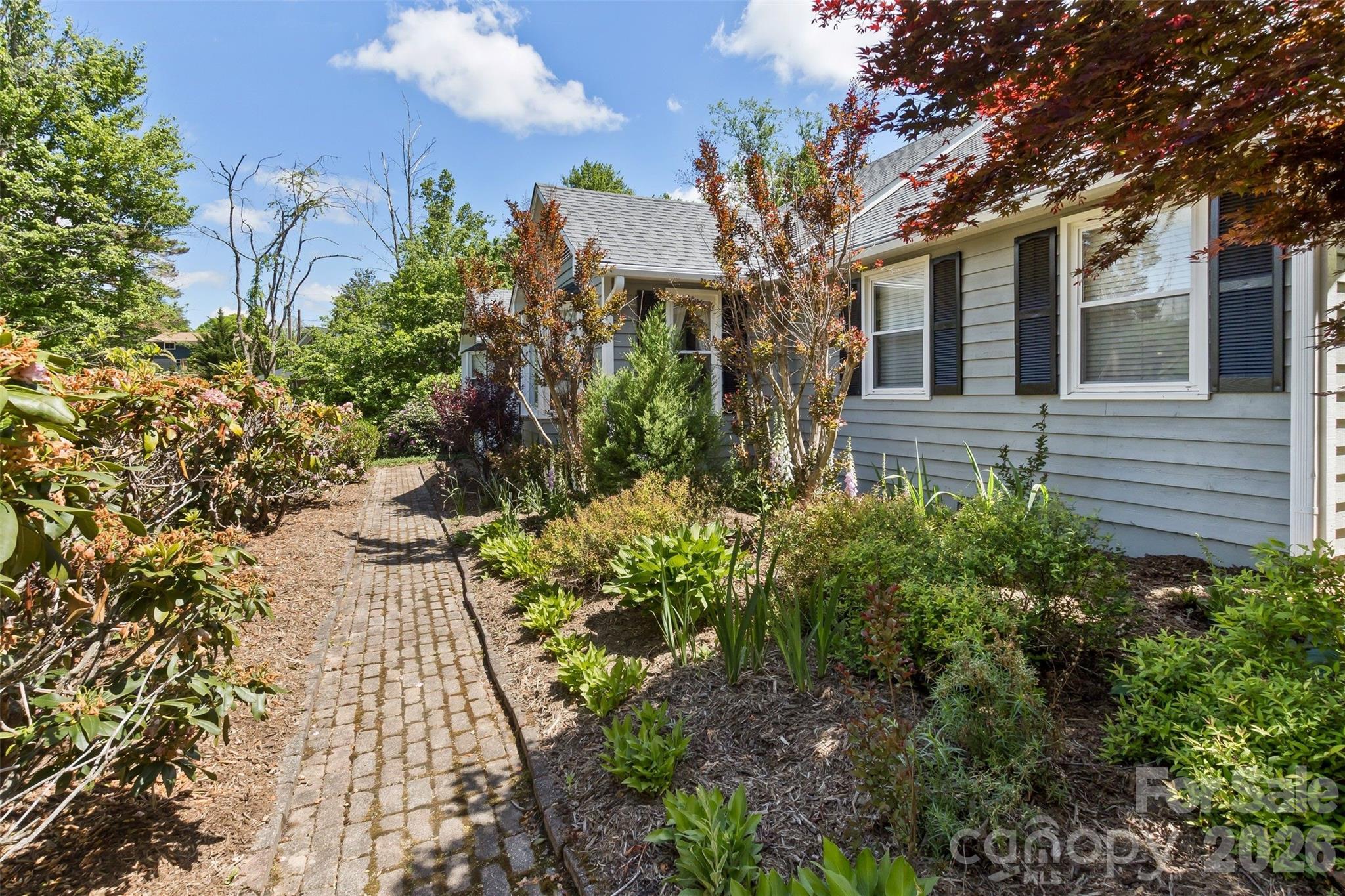 10 Applecross Road — Weaverville