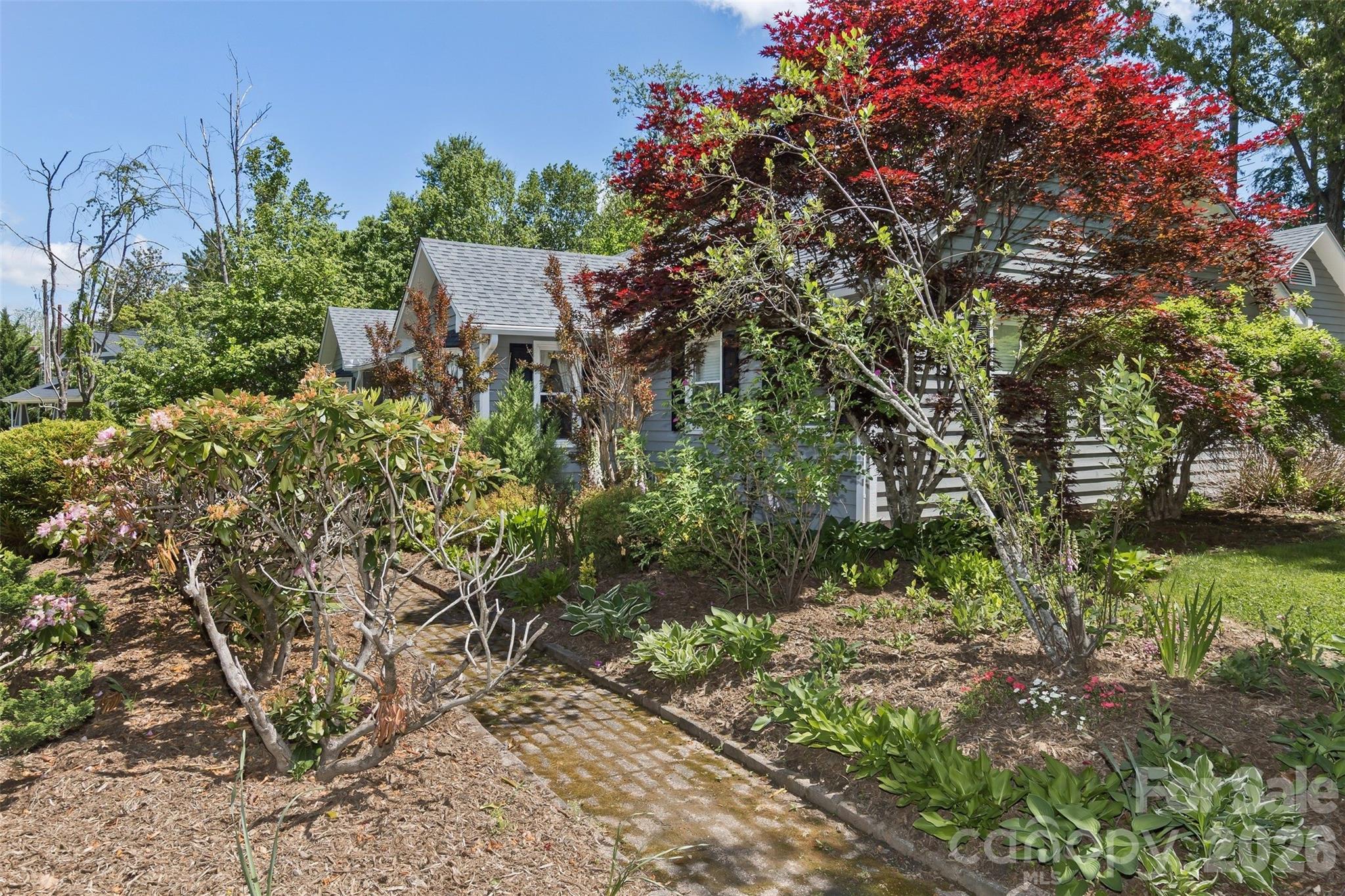 10 Applecross Road — Weaverville