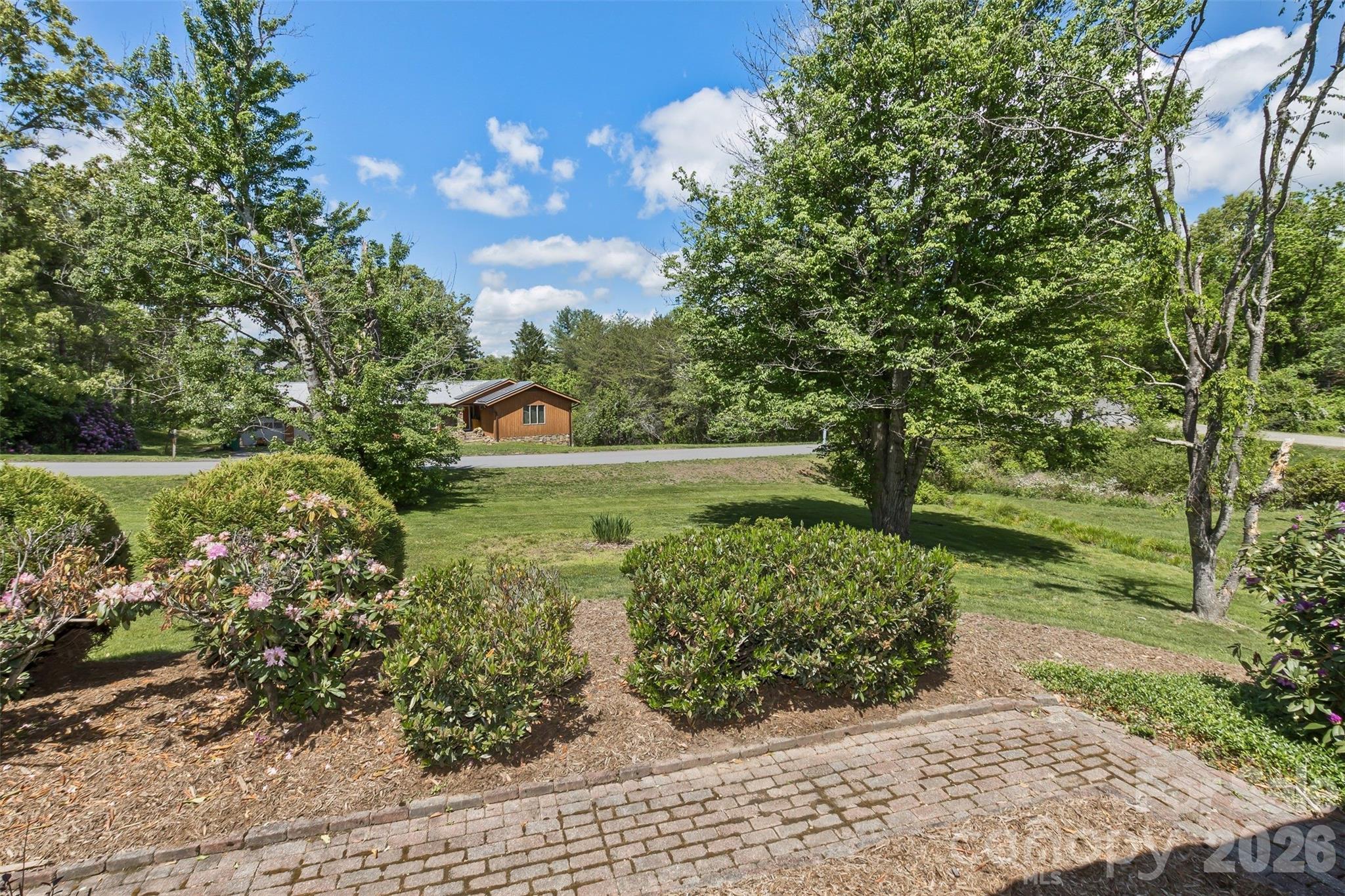 10 Applecross Road — Weaverville