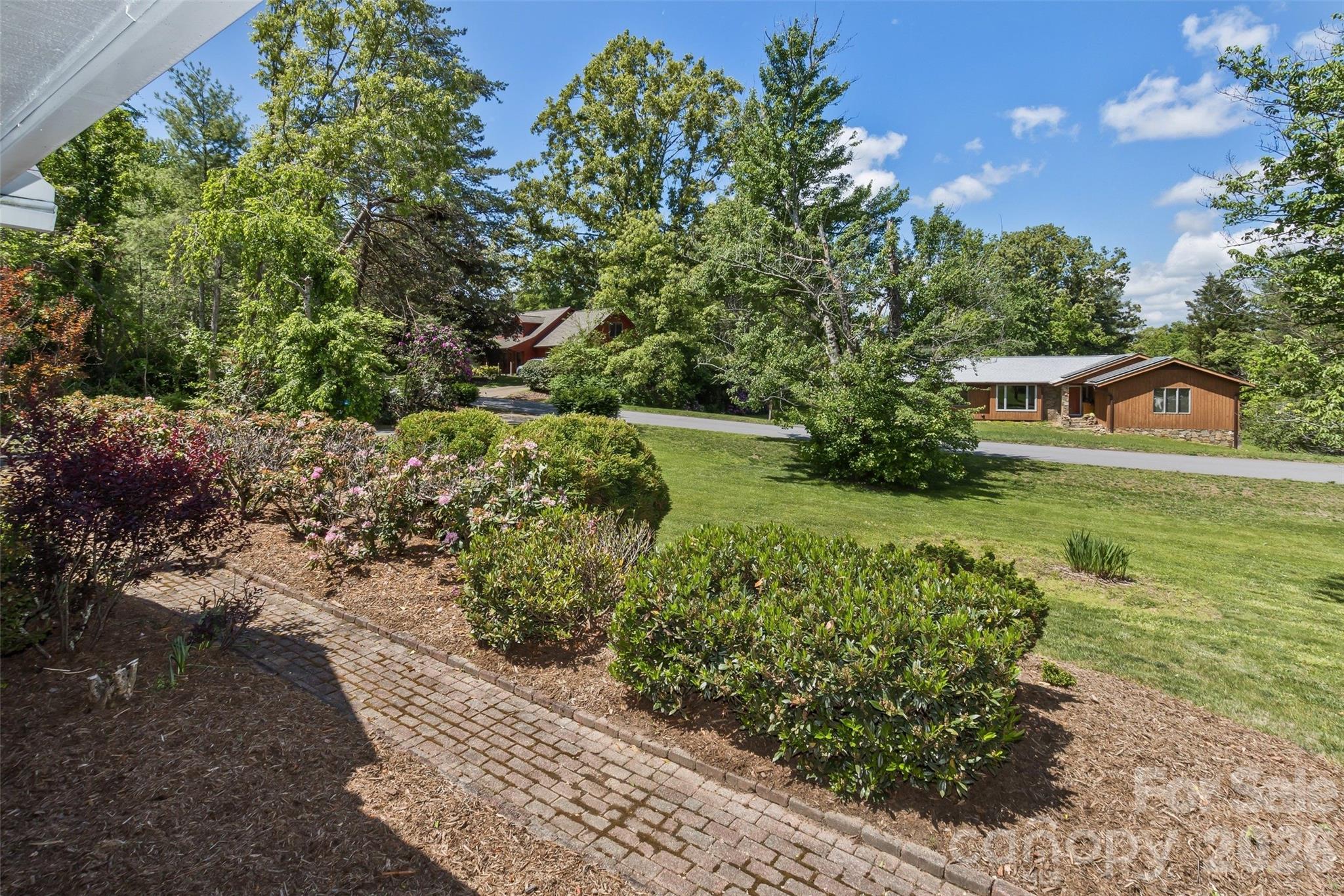 10 Applecross Road — Weaverville