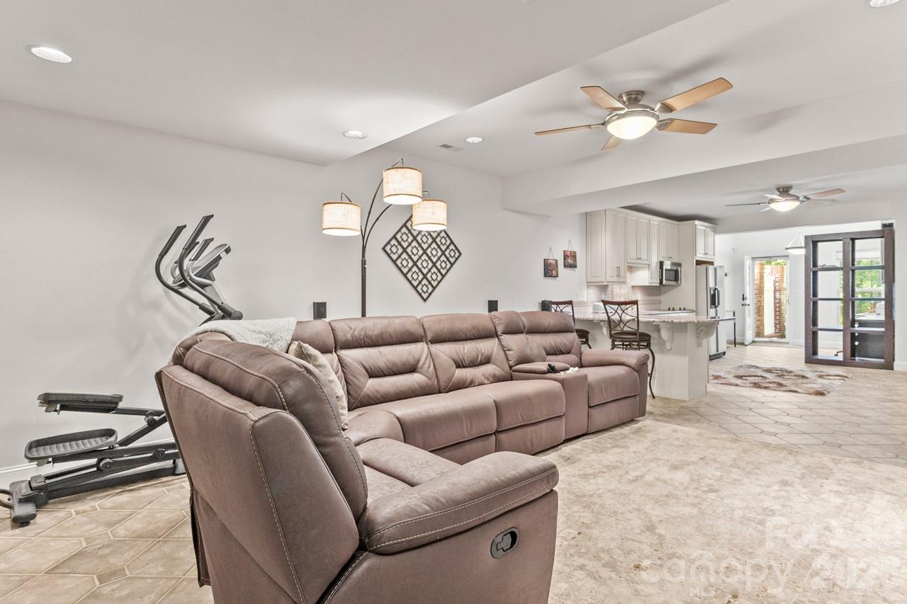 14509 Greenpoint Lane — Huntersville