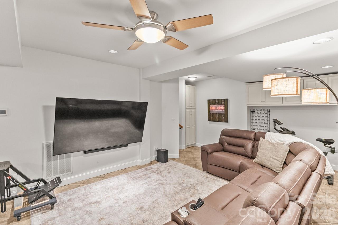 14509 Greenpoint Lane — Huntersville