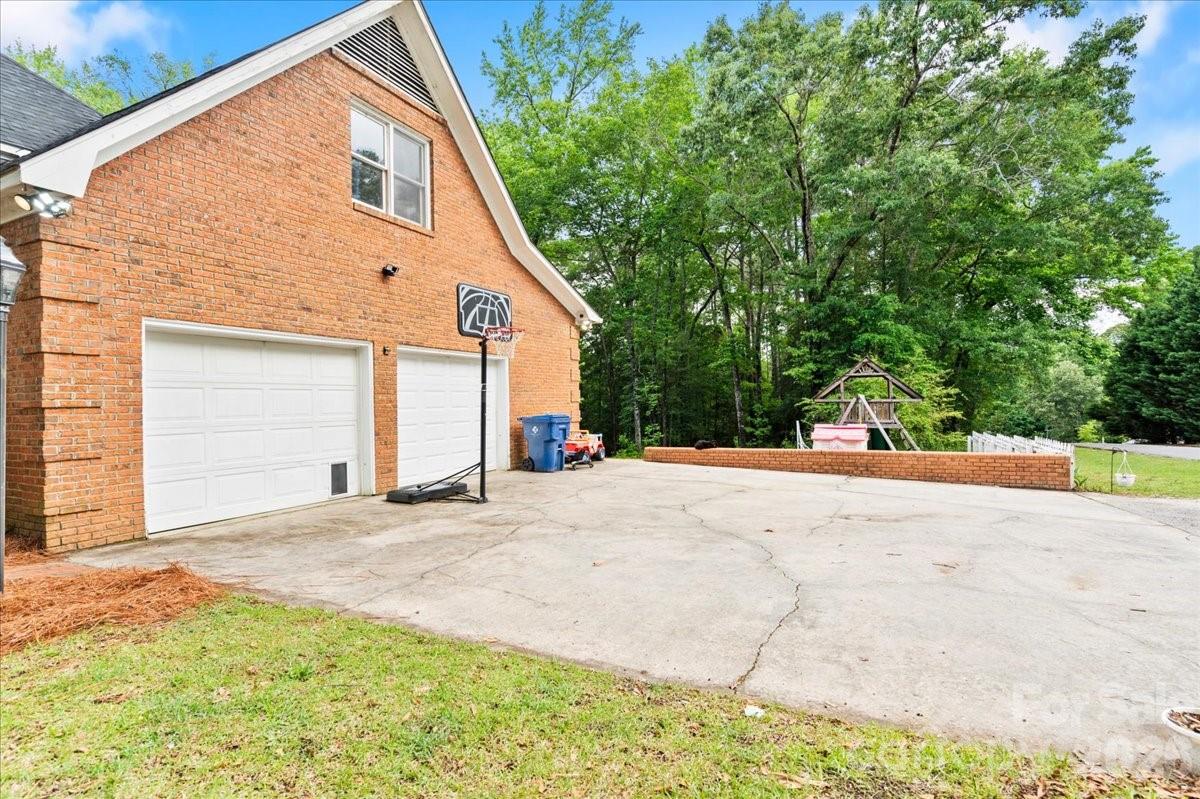 209 Fairway Road — Cheraw