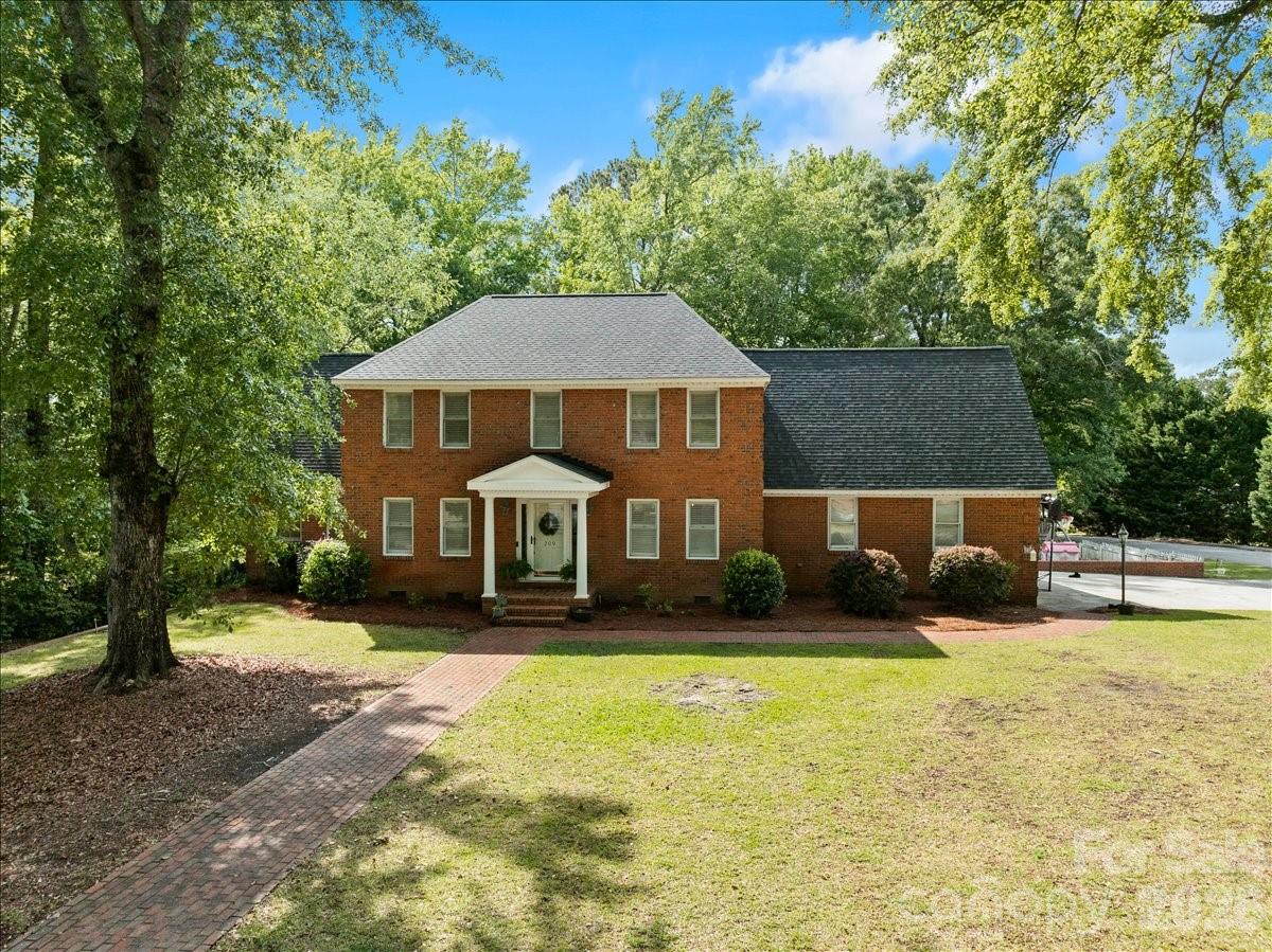 209 Fairway Road — Cheraw