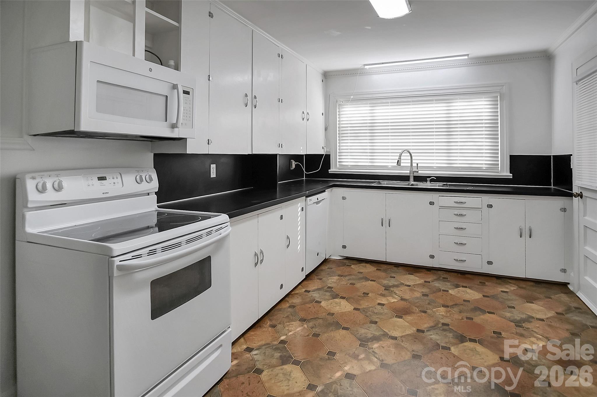 3021 Davis Park Road — Gastonia