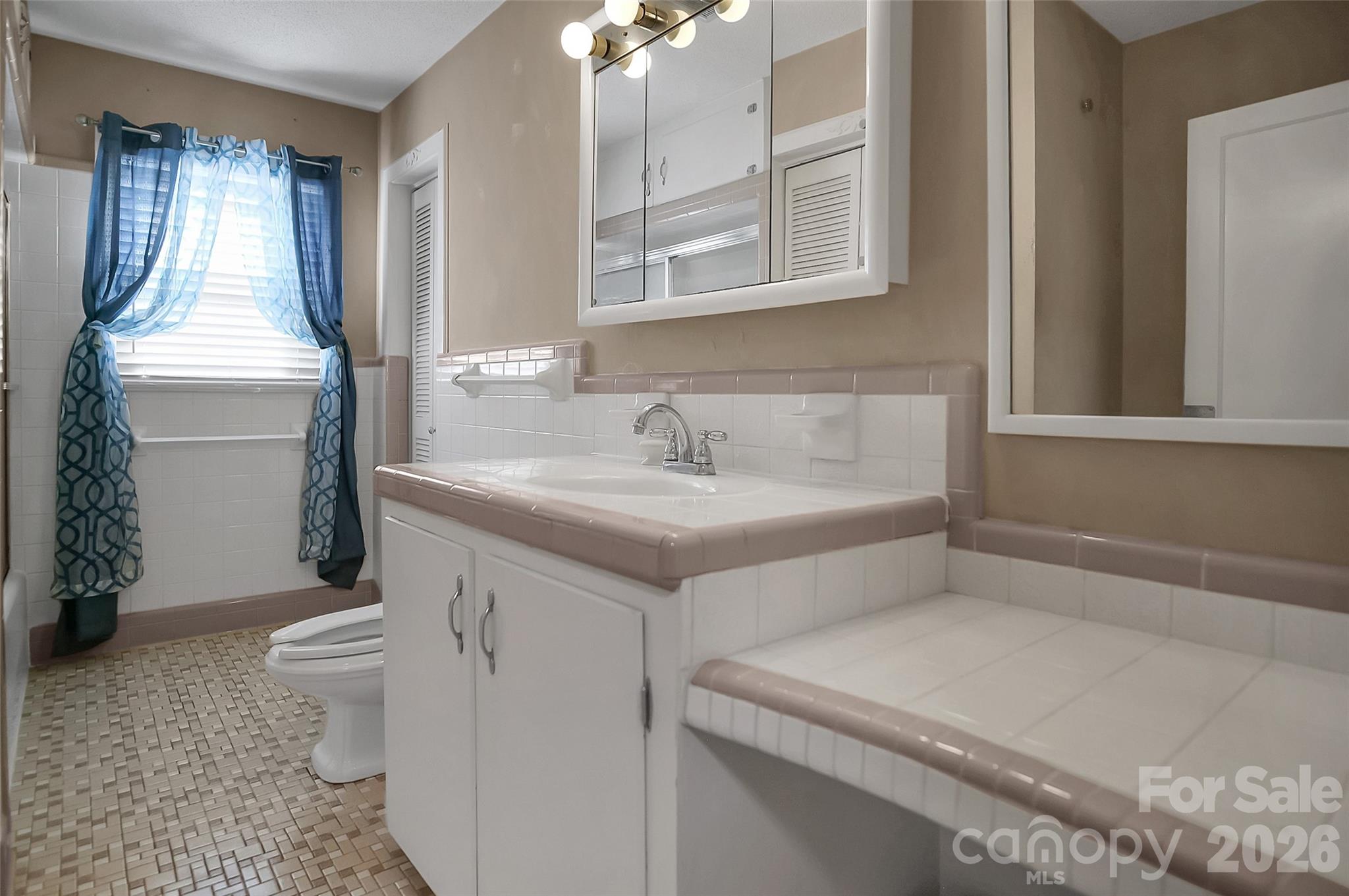 3021 Davis Park Road — Gastonia