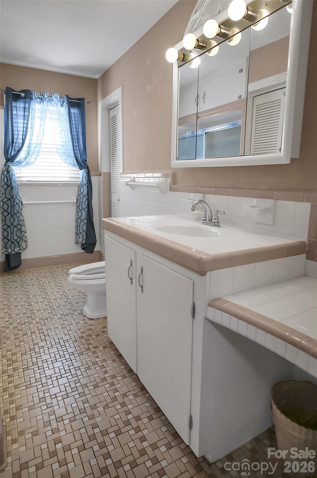 3021 Davis Park Road — Gastonia