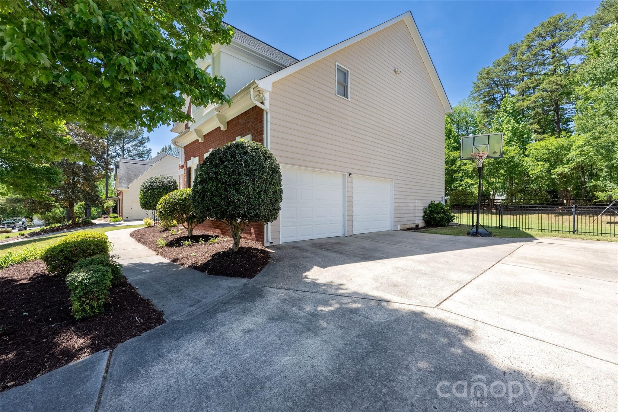 10025 Bayart Way — Huntersville