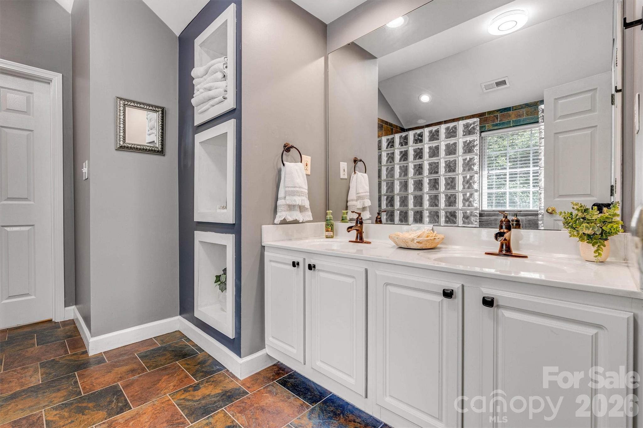 7074 Ridgeway Road — Stanley