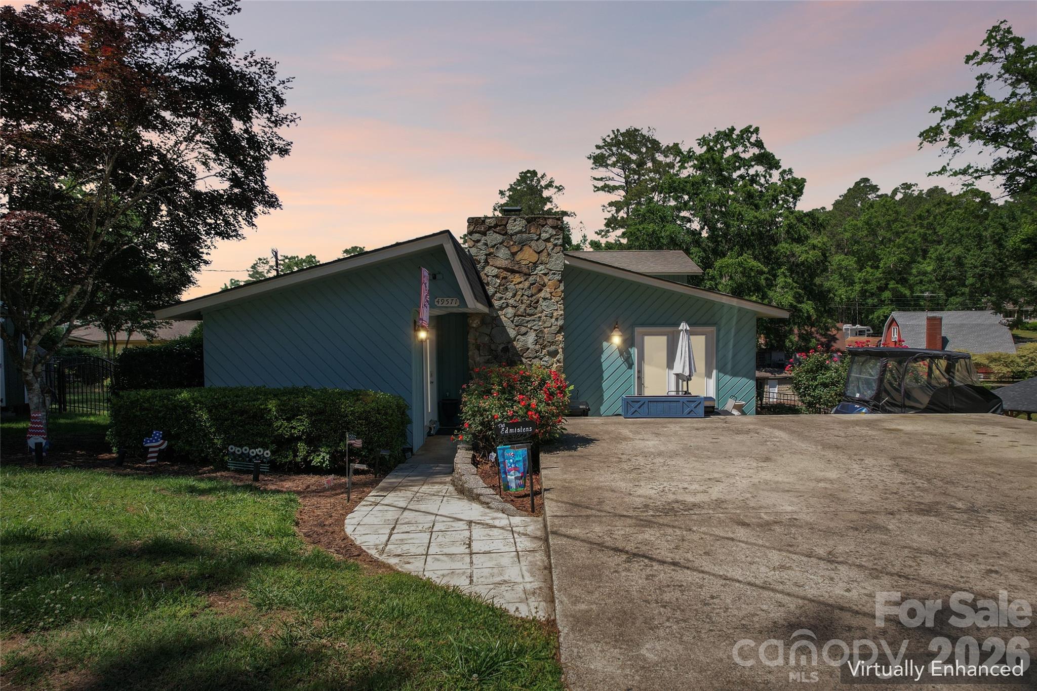 49571 Blackberry Road — Norwood