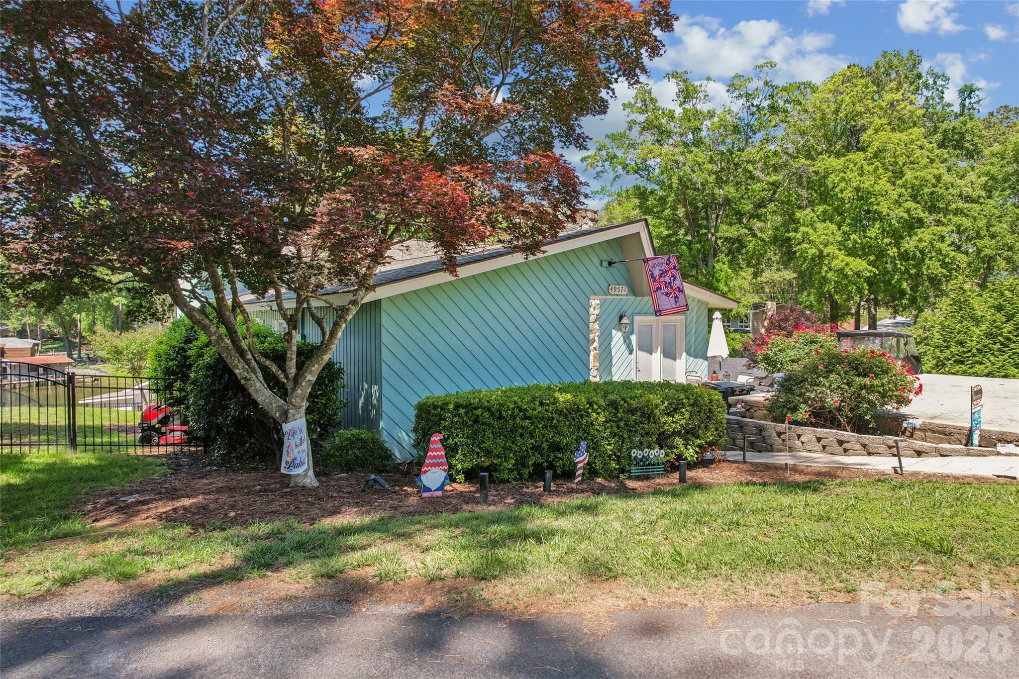 49571 Blackberry Road — Norwood