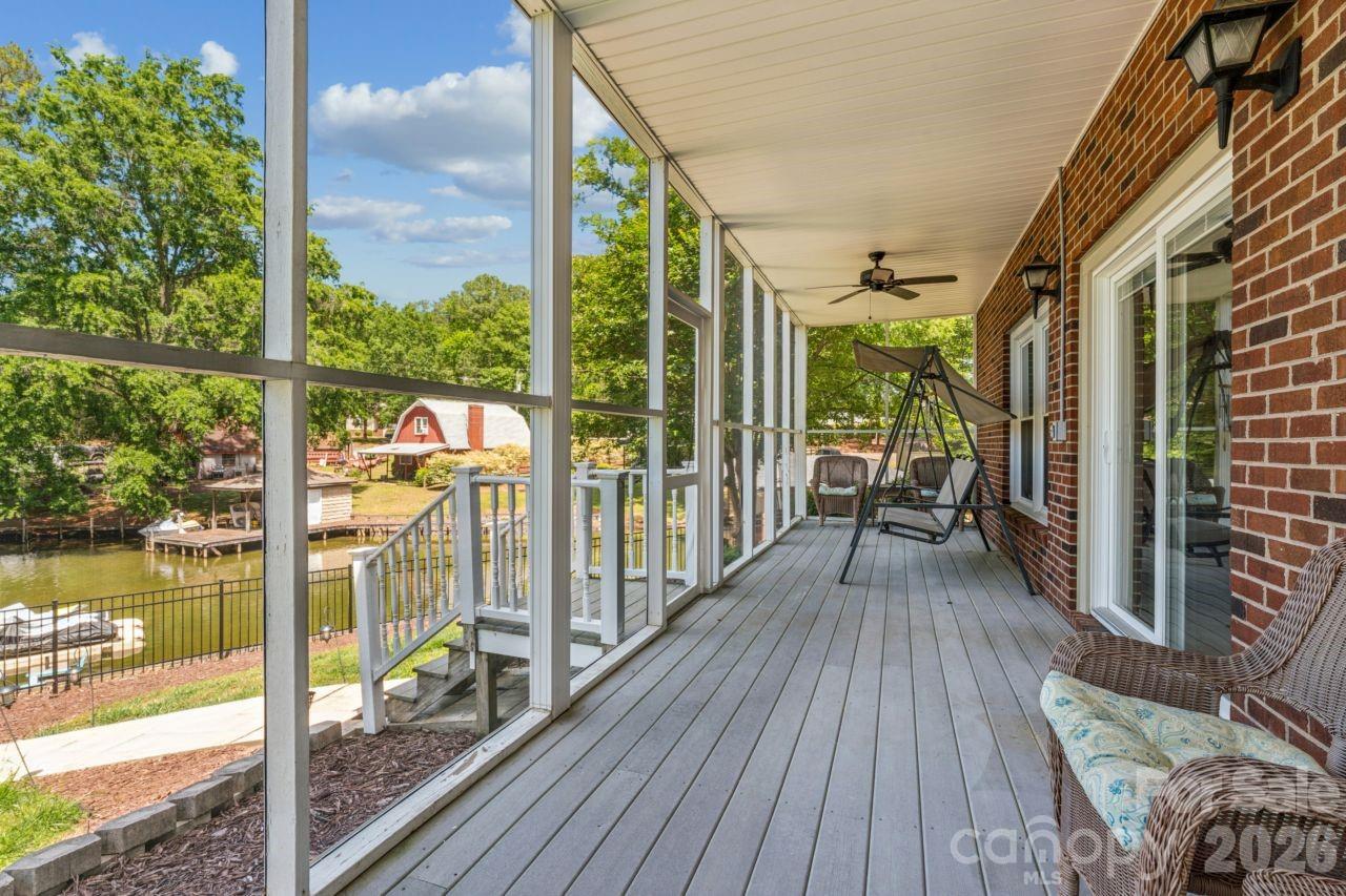 49571 Blackberry Road — Norwood