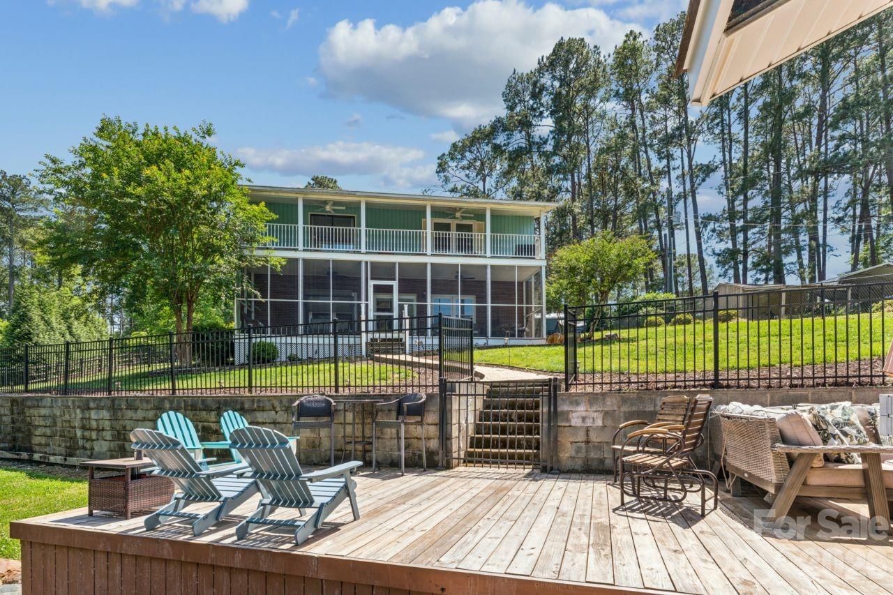 49571 Blackberry Road — Norwood