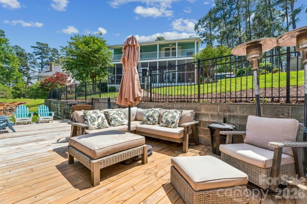 49571 Blackberry Road — Norwood