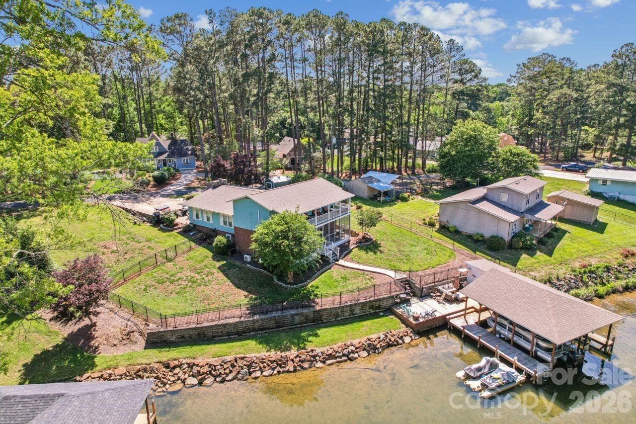 49571 Blackberry Road — Norwood