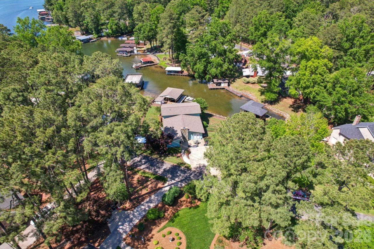 49571 Blackberry Road — Norwood