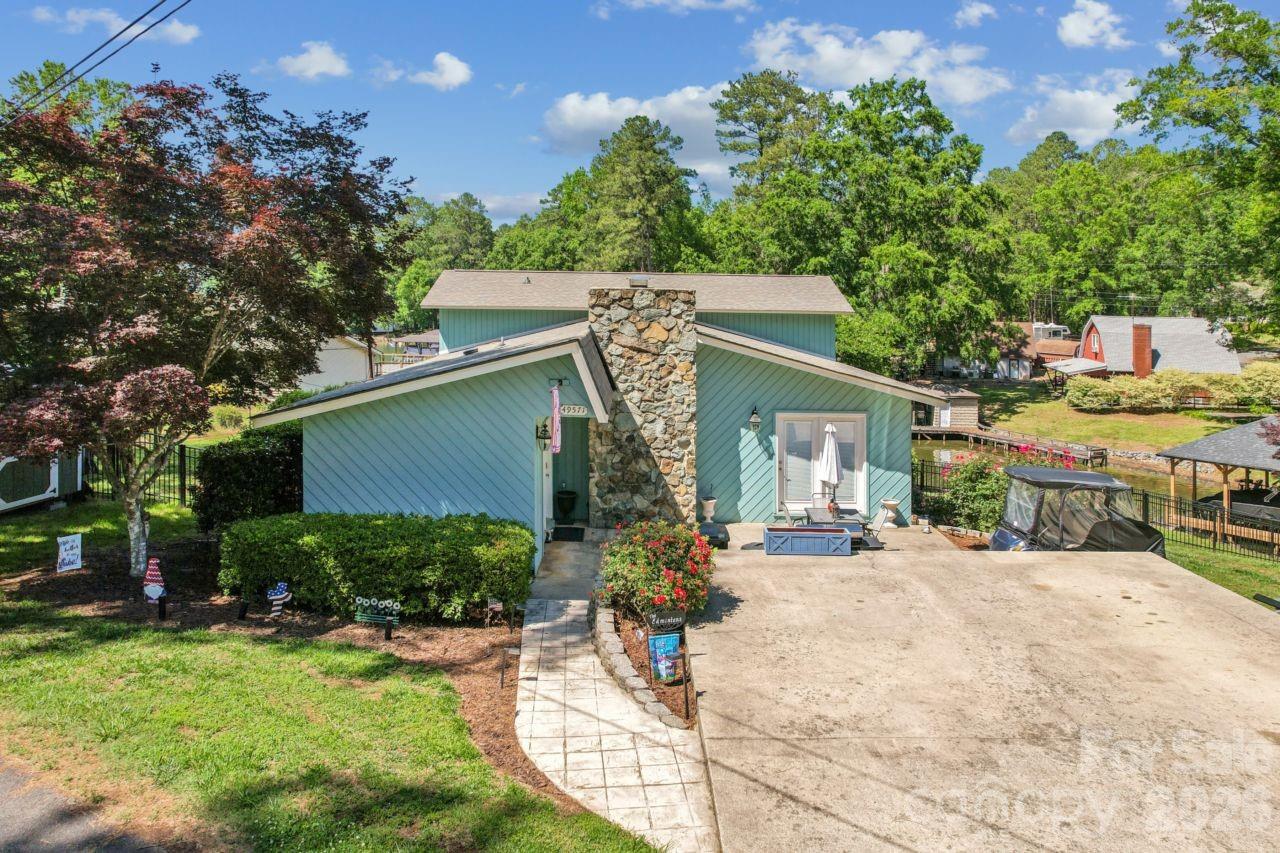 49571 Blackberry Road — Norwood