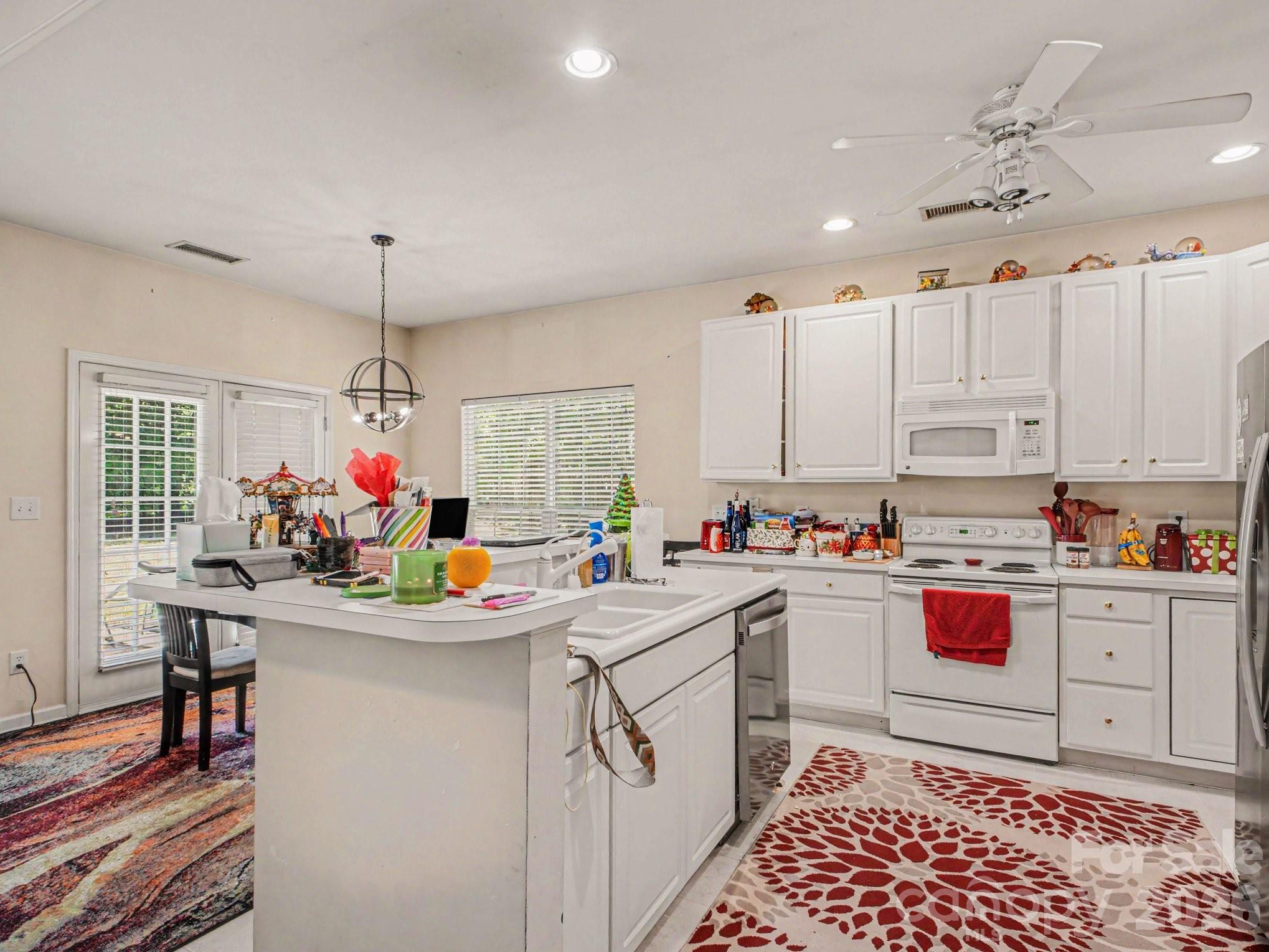 8800 Cavonnier Lane — Charlotte
