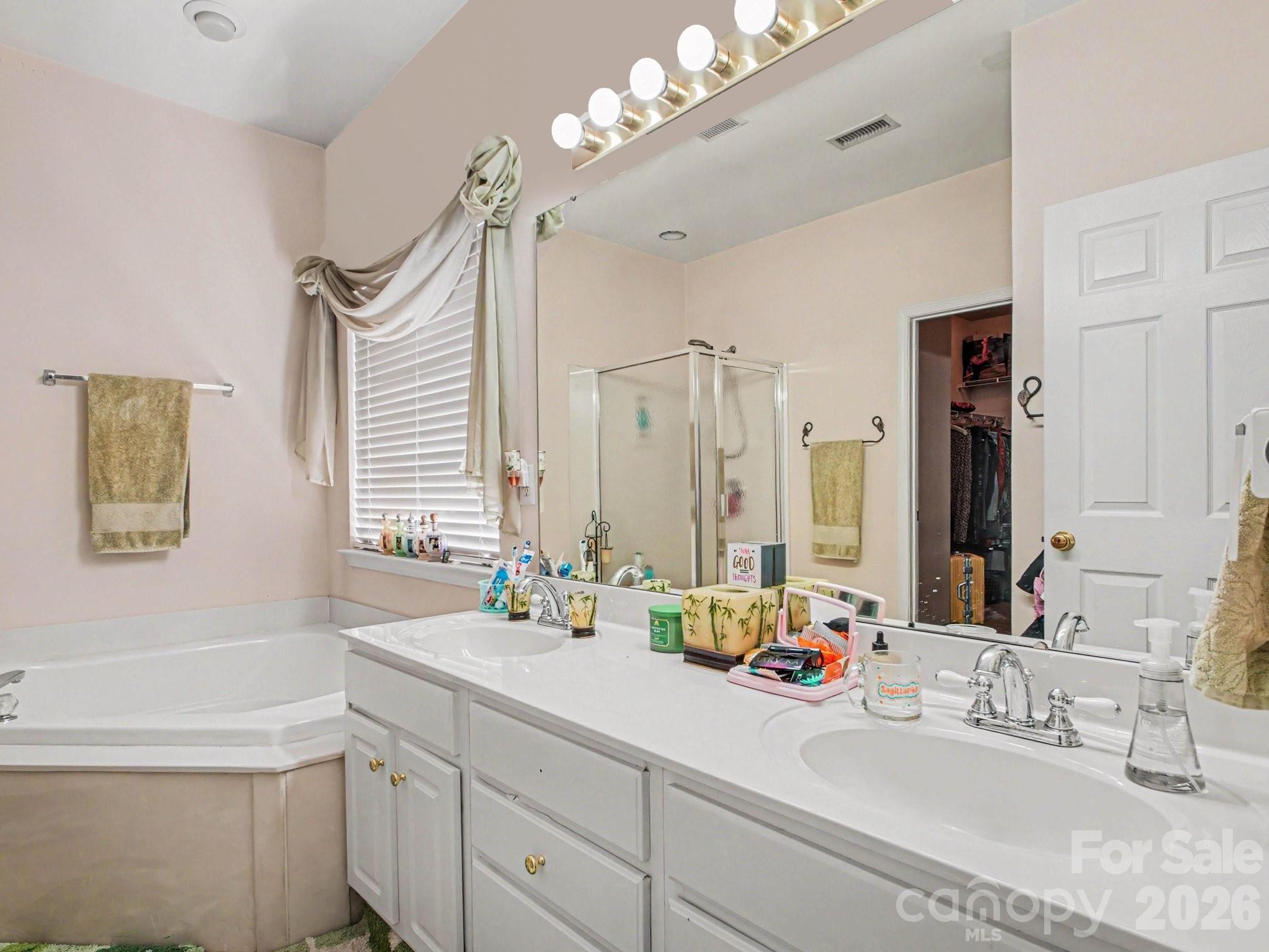 8800 Cavonnier Lane — Charlotte