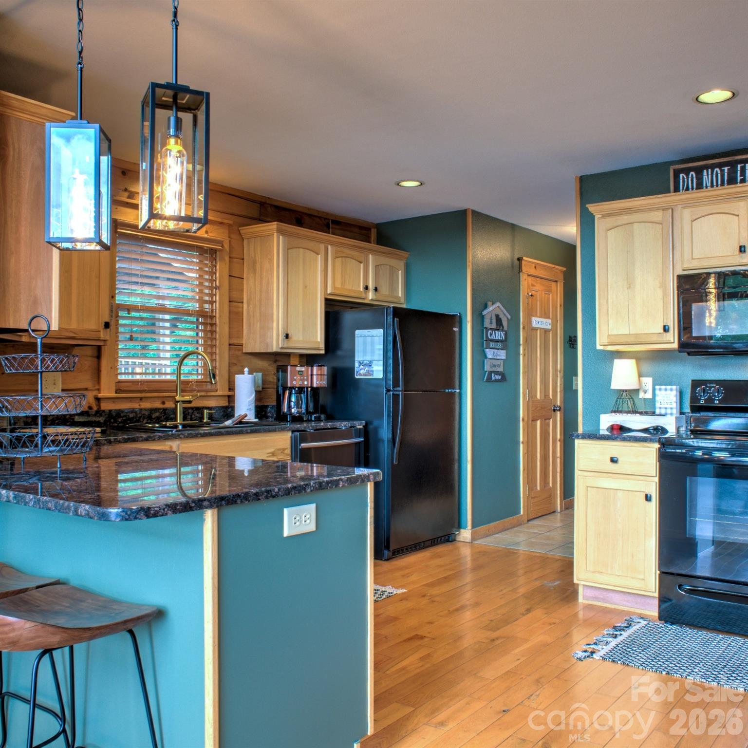 181 Scenic Wolf Drive — Mars Hill