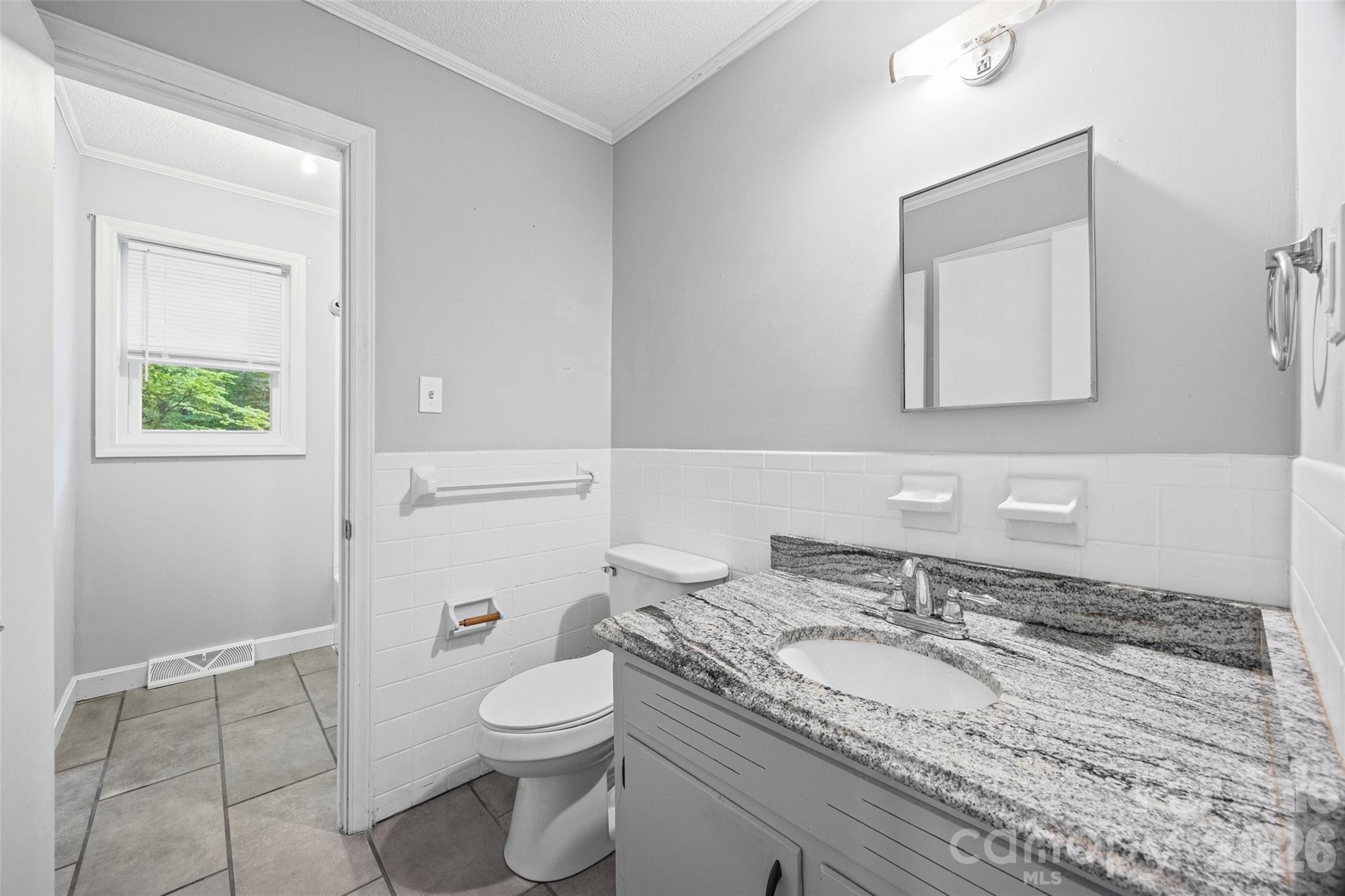 2380 Dixon Road — Belmont