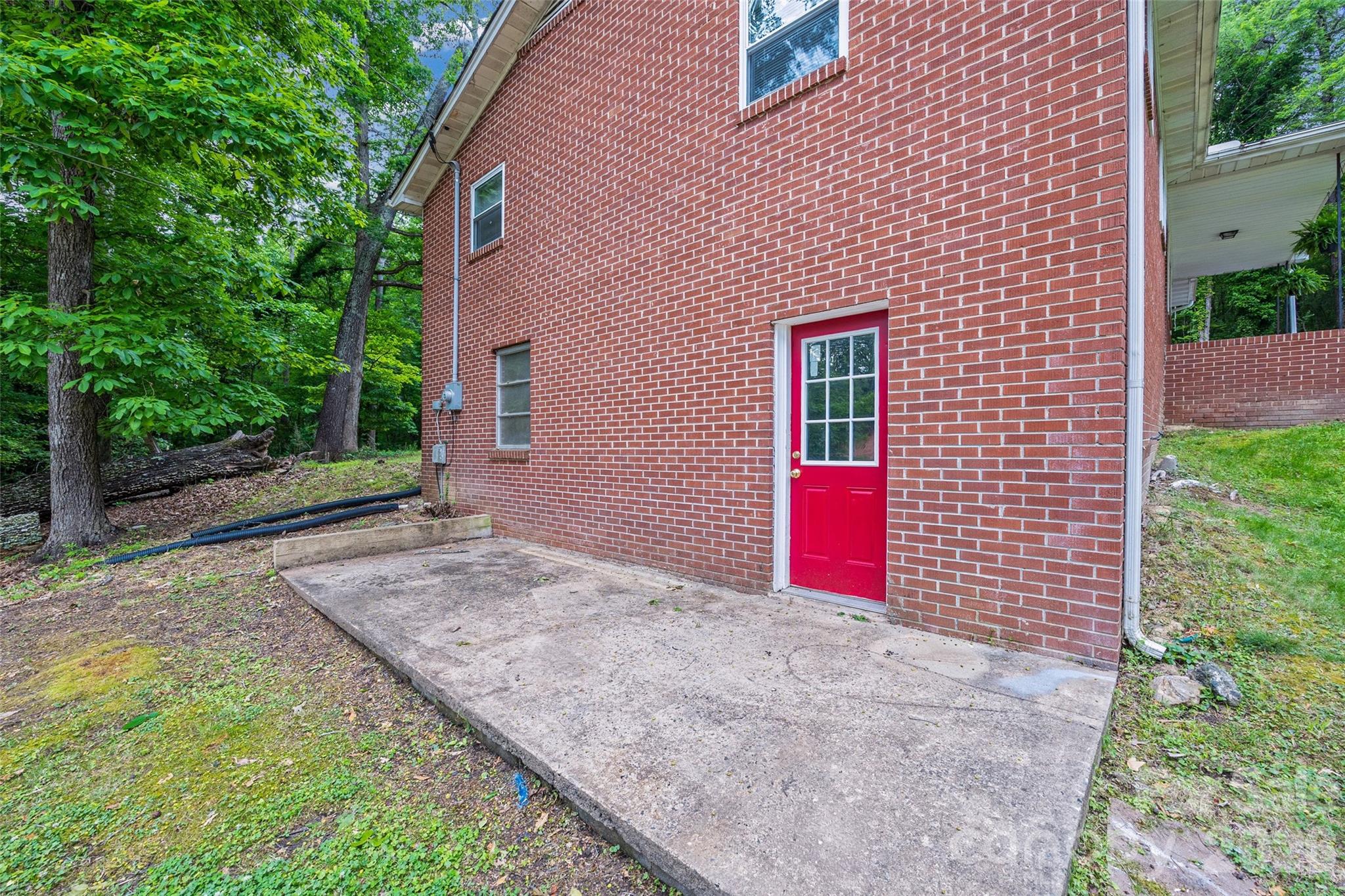 2380 Dixon Road — Belmont