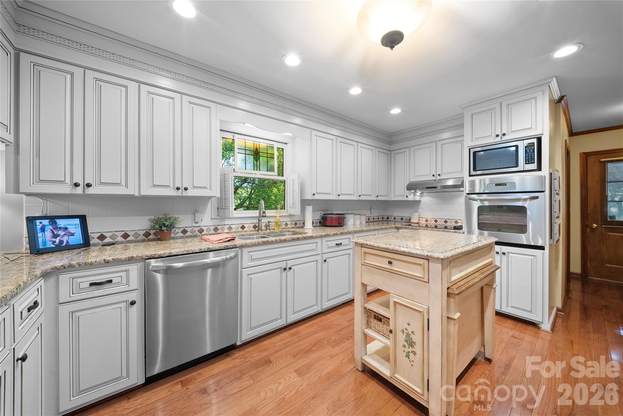27211 Hedge Road — Albemarle
