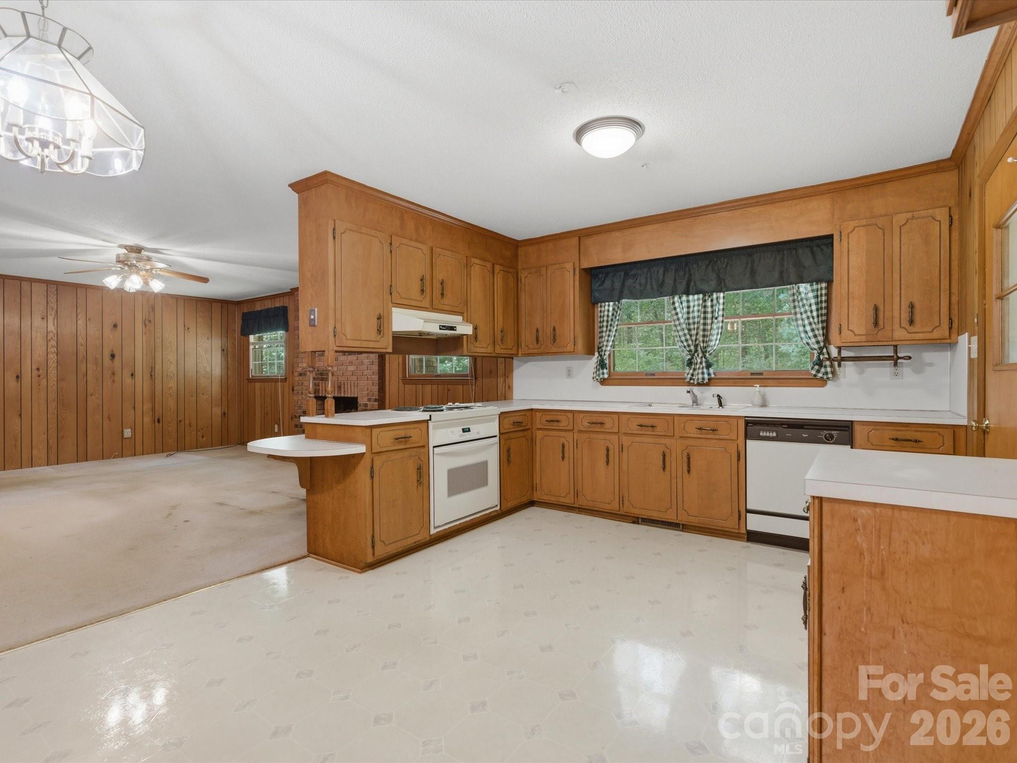 351 S Highway 200 Highway — Stanfield