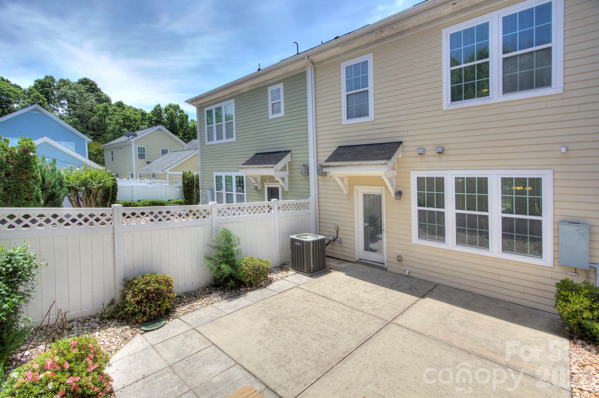 1023 White Point Drive — Huntersville