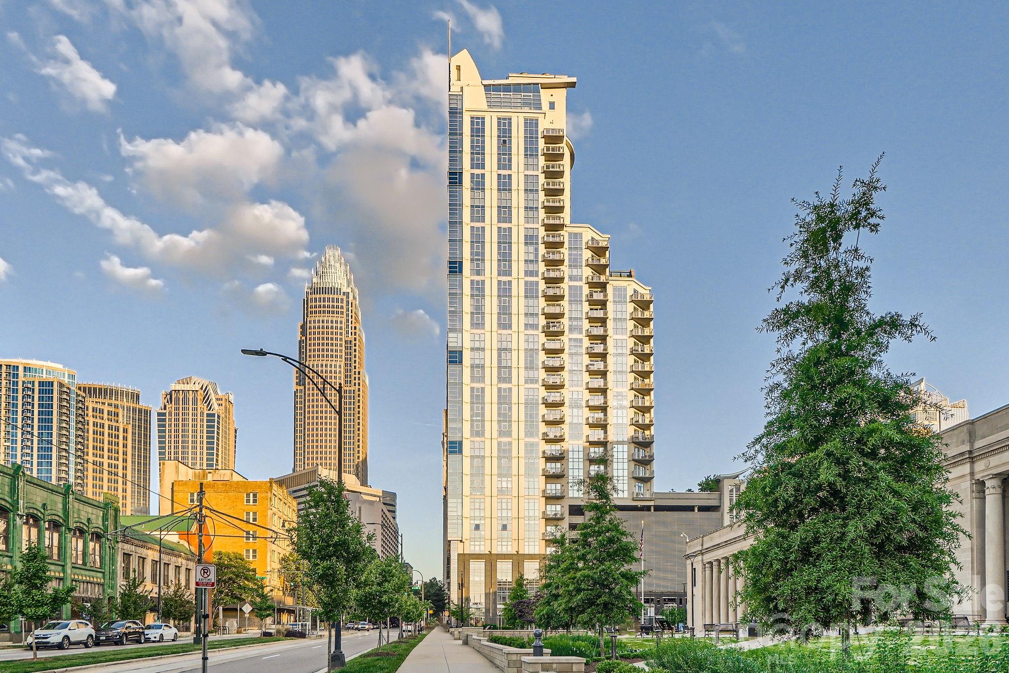 333 W Trade Street W #2002 — Charlotte