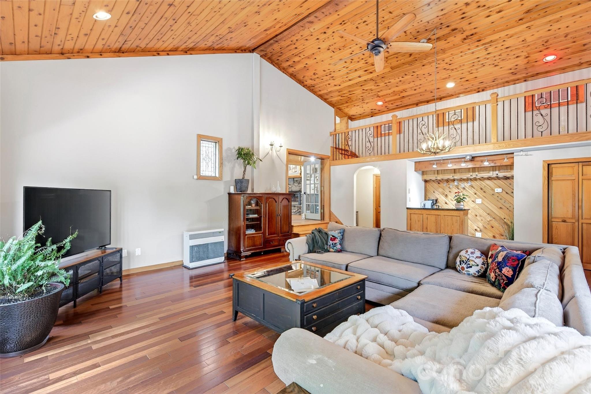 3068 S 226 Highway — Bakersville