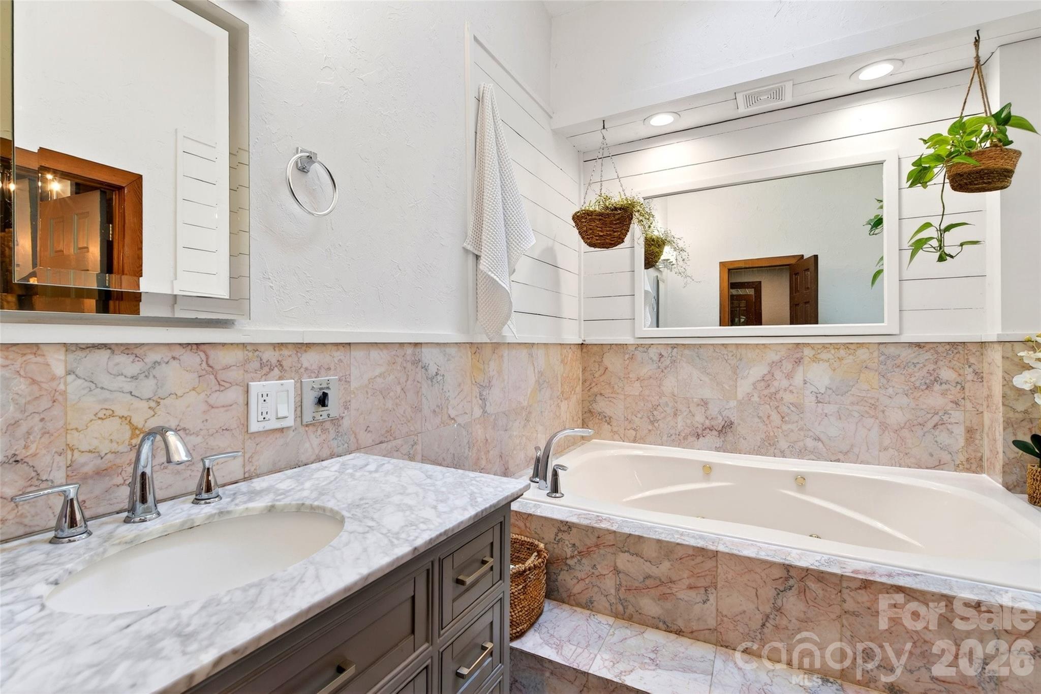3068 S 226 Highway — Bakersville
