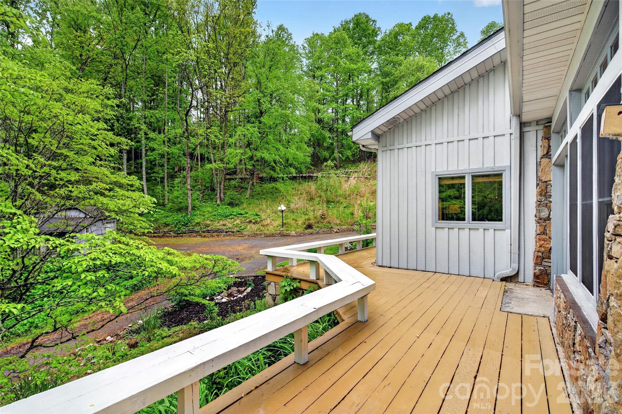 3068 S 226 Highway — Bakersville