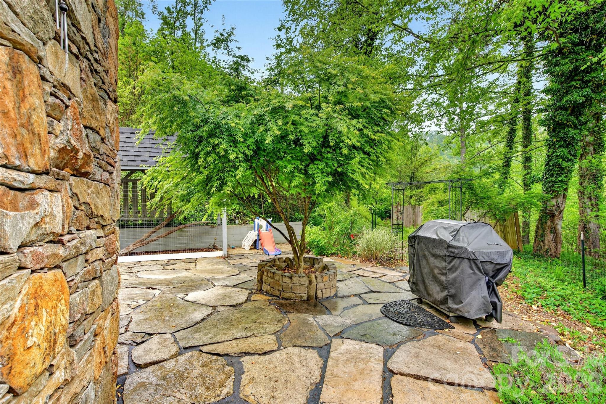 3068 S 226 Highway — Bakersville