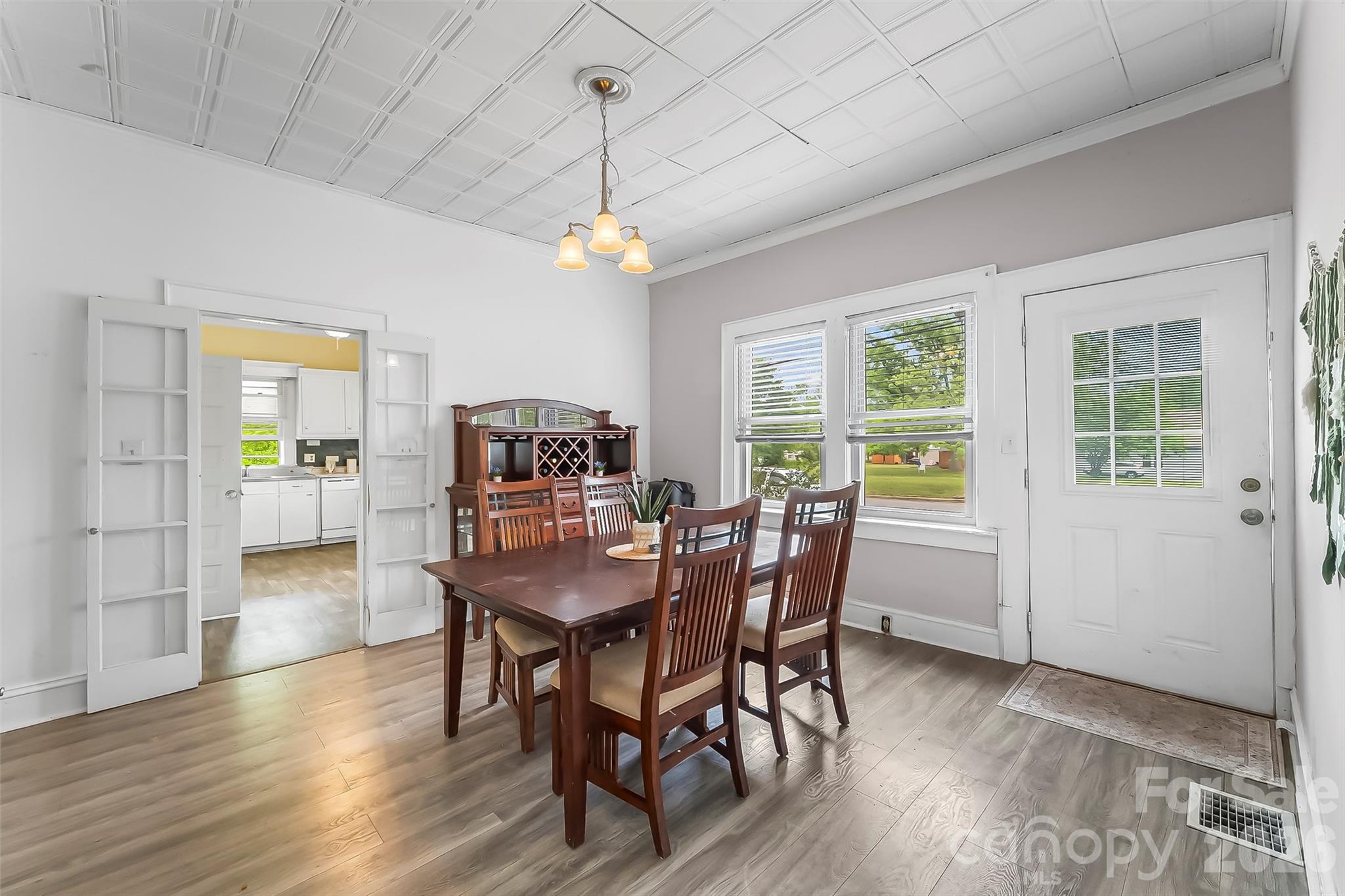 137 12th Street NW — Hickory