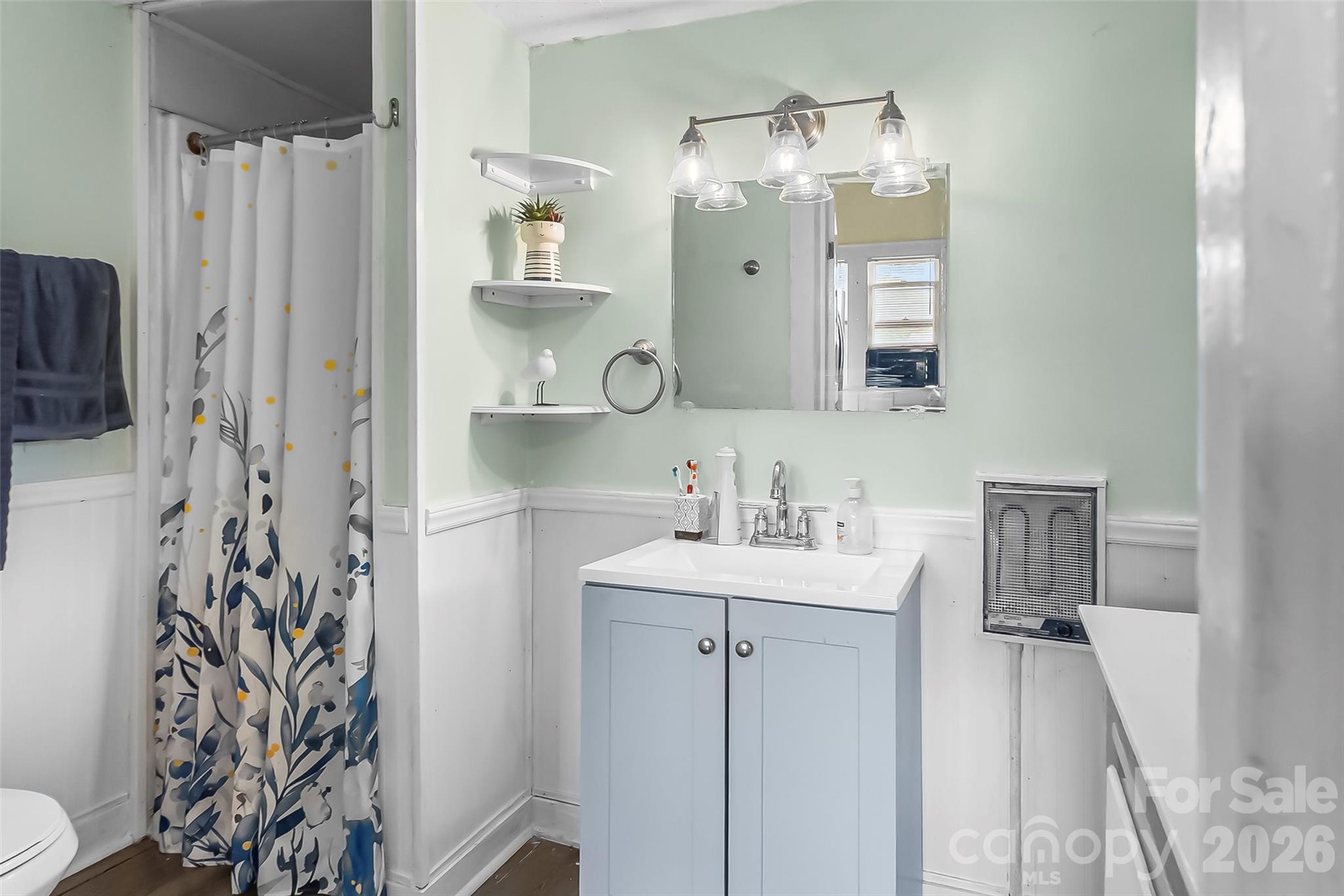 137 12th Street NW — Hickory