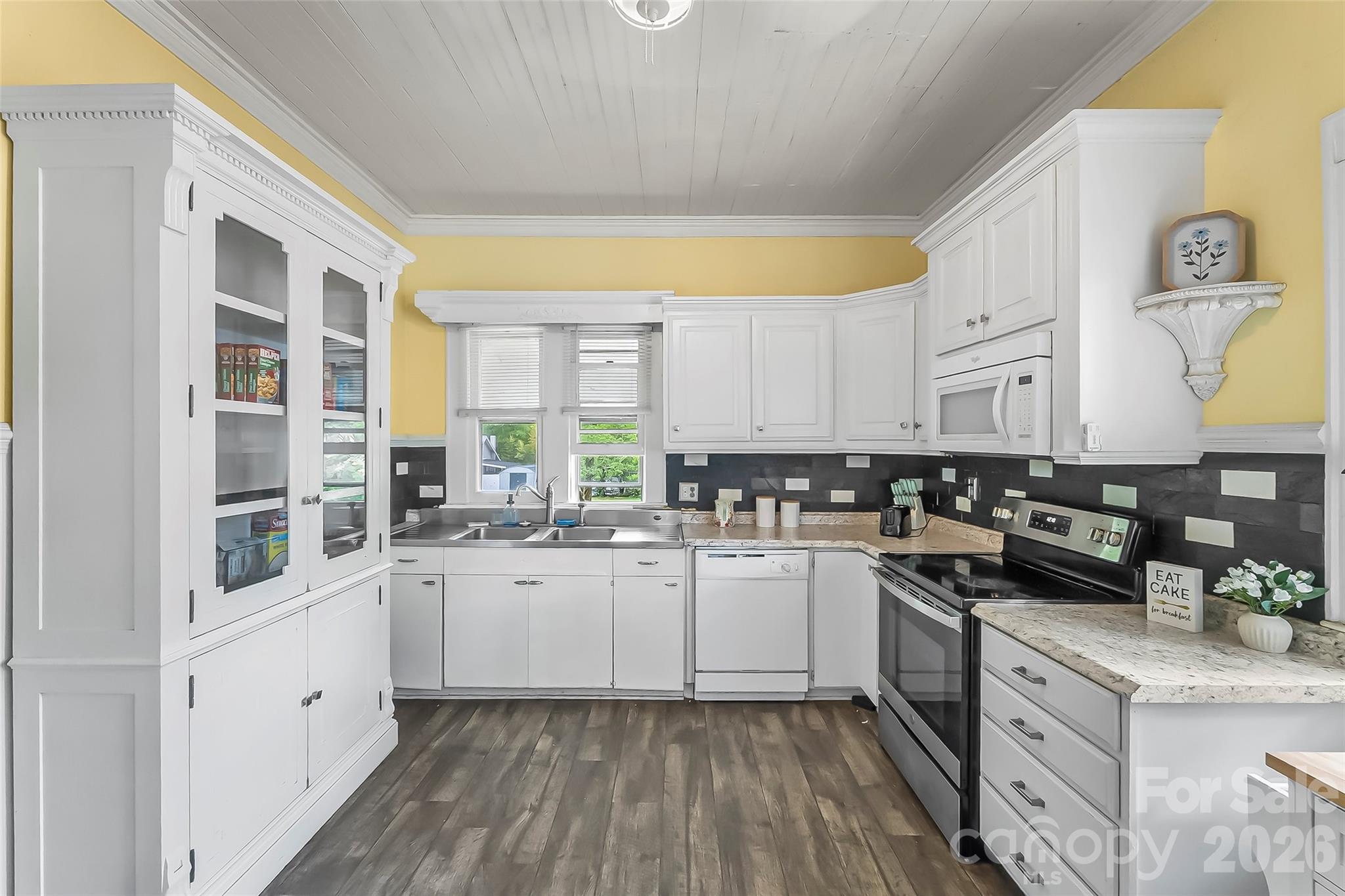 137 12th Street NW — Hickory
